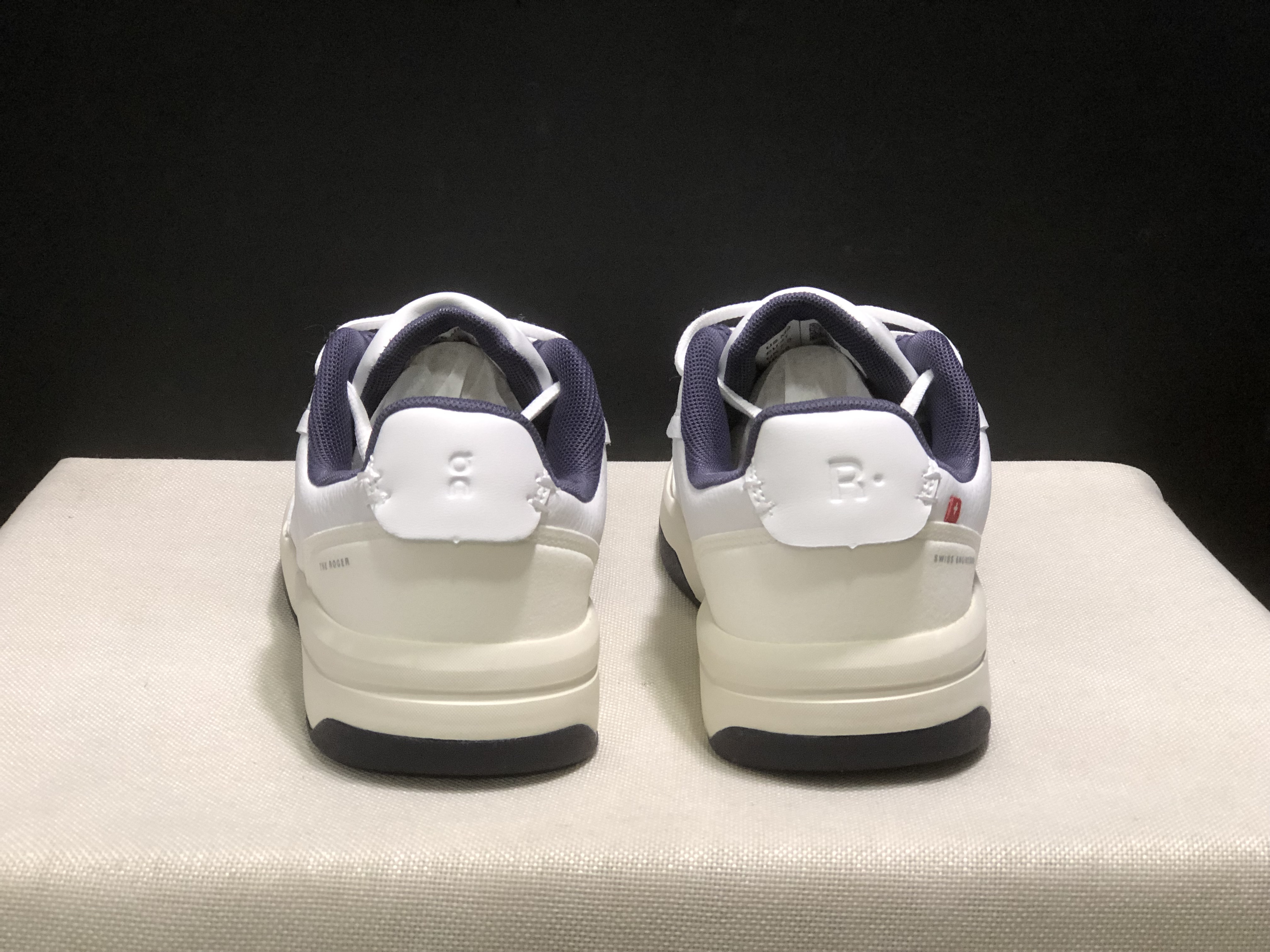 On Running The Roger Clubhouse Casual Sneakers White/Midnight