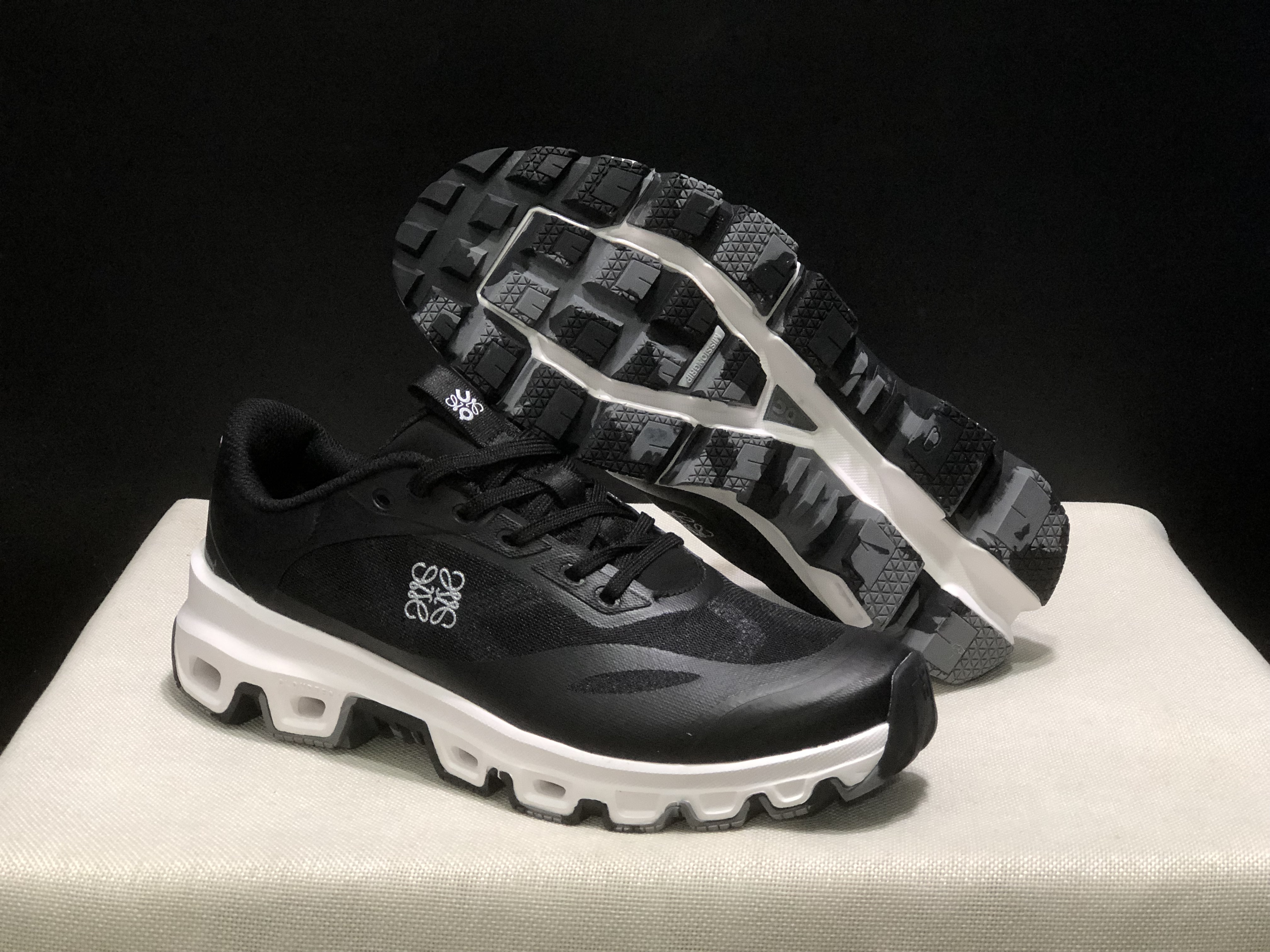 LOEWE x On Running Cloudventure 2.0 Black/White Running Shoes Co-Signed Edition