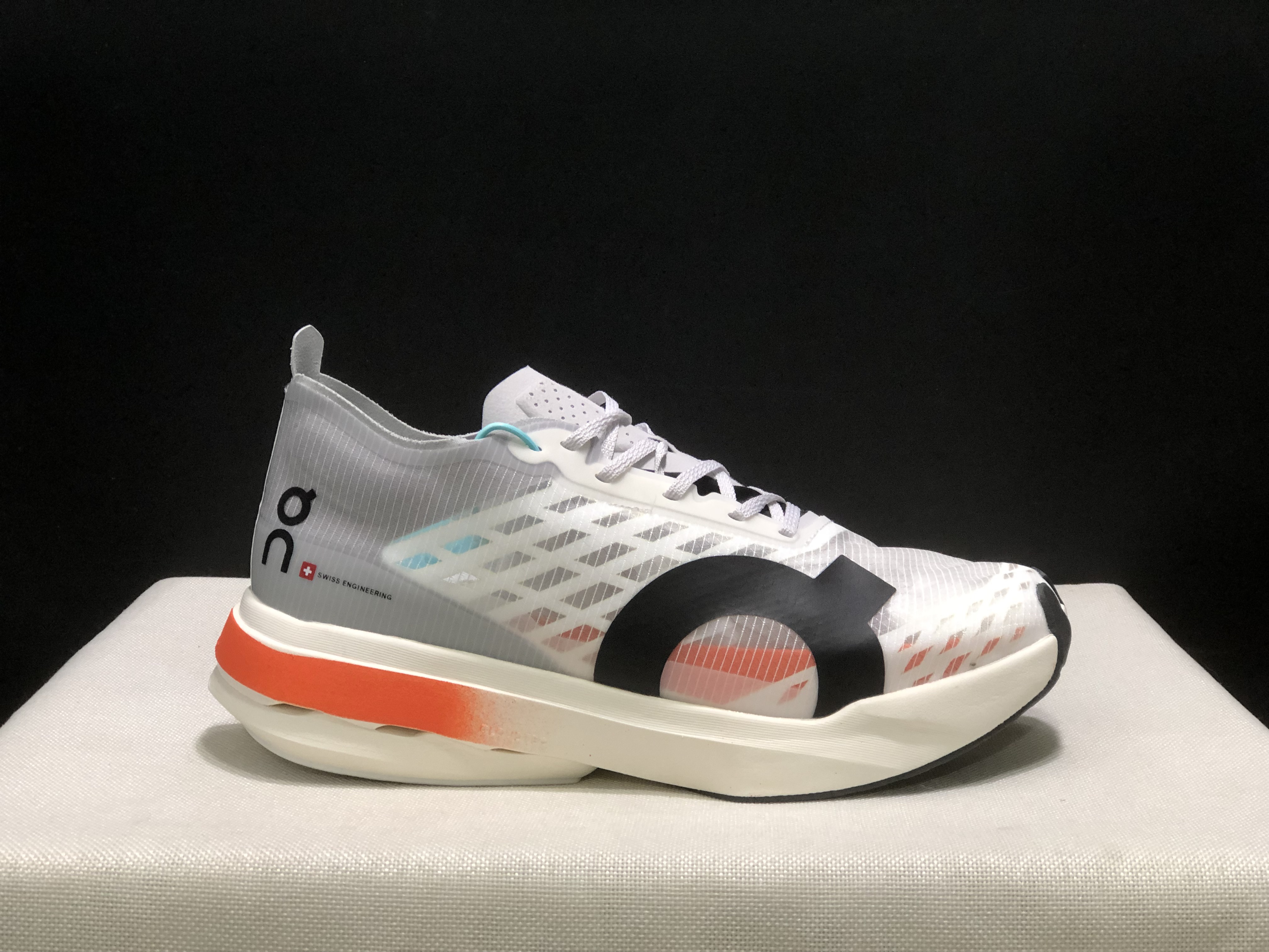 On Running Cloudspike Amplius Shock-Absorbing And Wear-Resistant Marathon Road Running Shoes Gray White