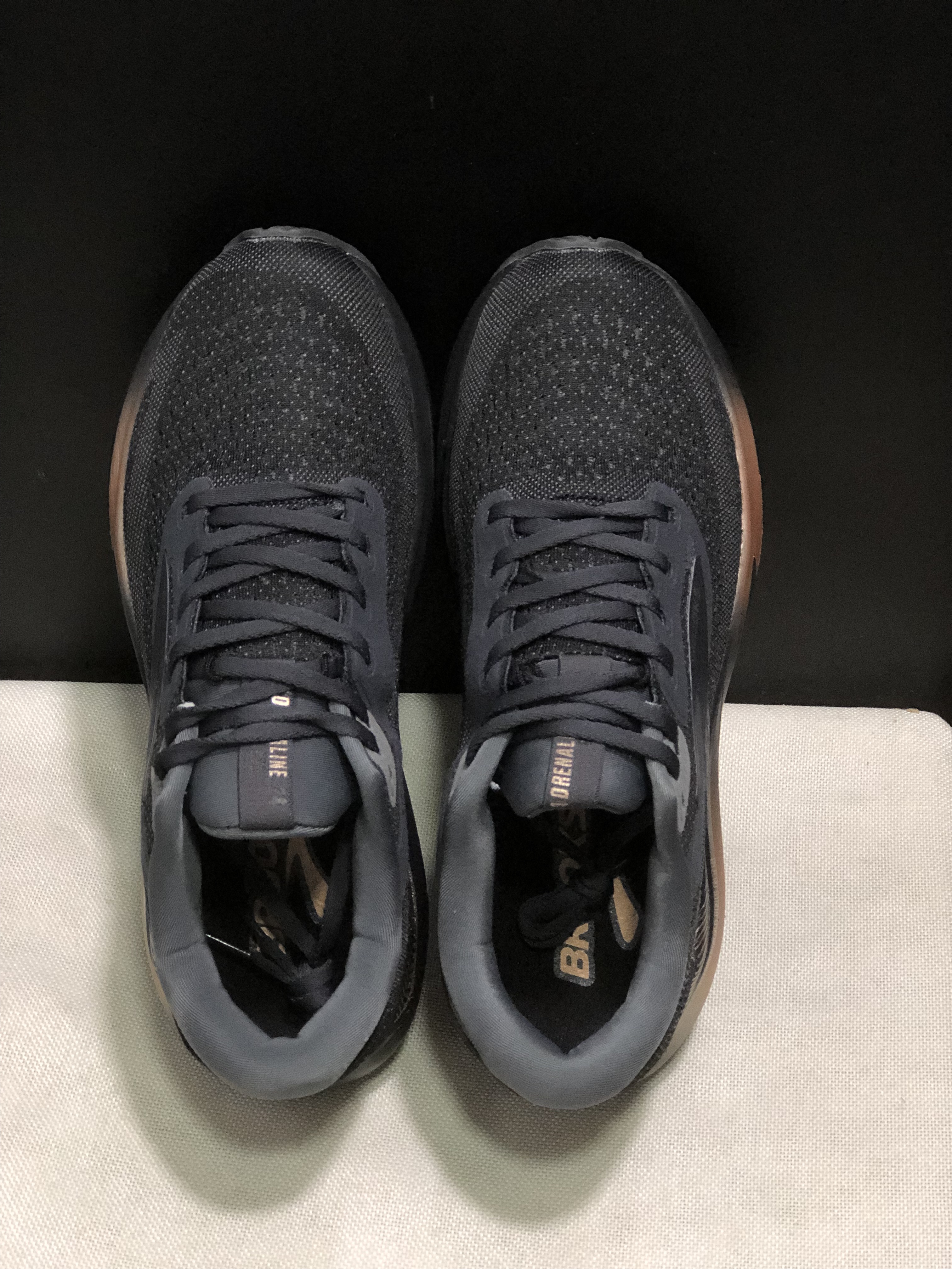 Brooks Adrenaline GTS 24 Casual Running Shoes Black/Gold