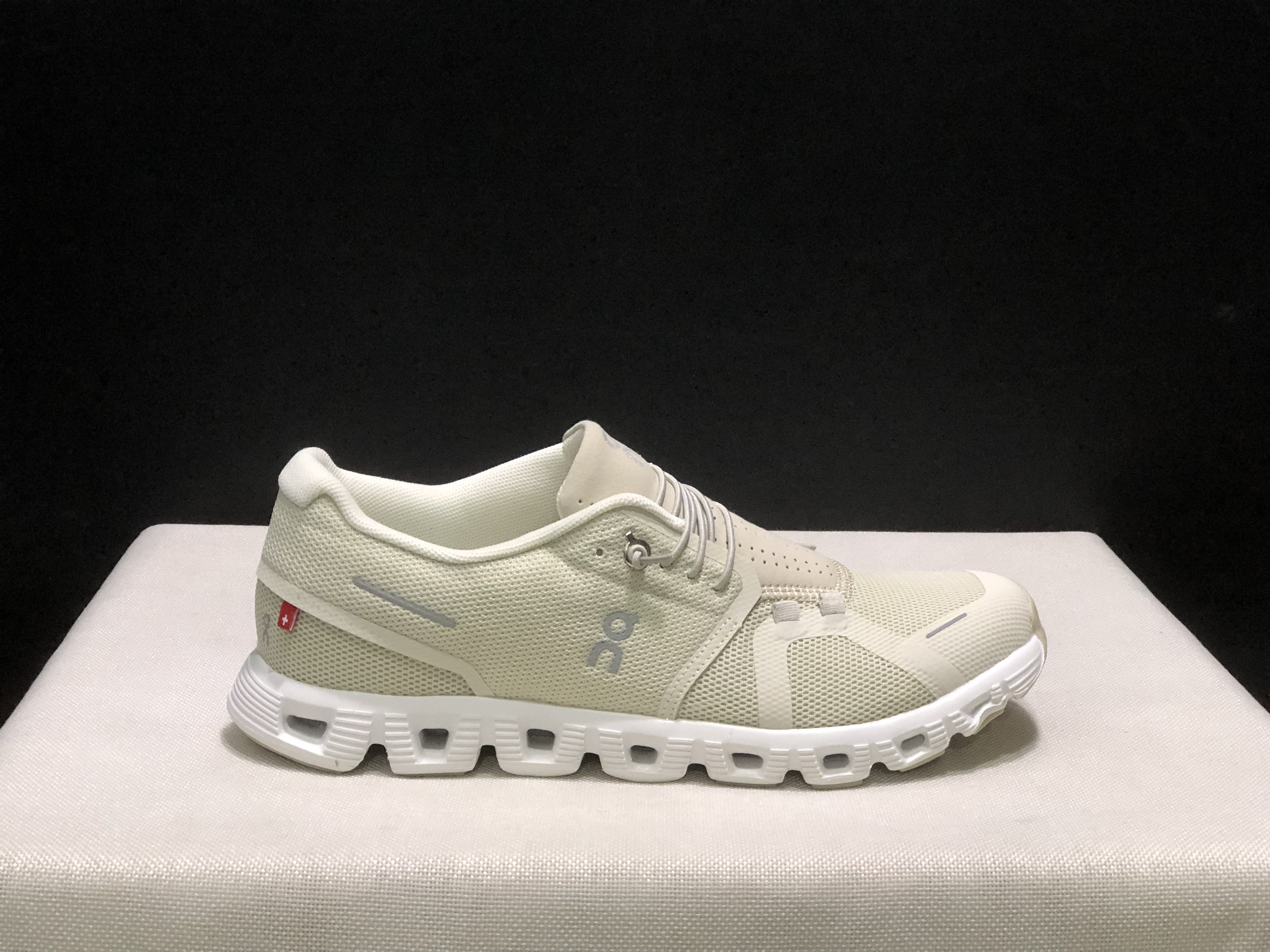 On Running Cloud 5 Lightweight Running Shoes Cream/Sand