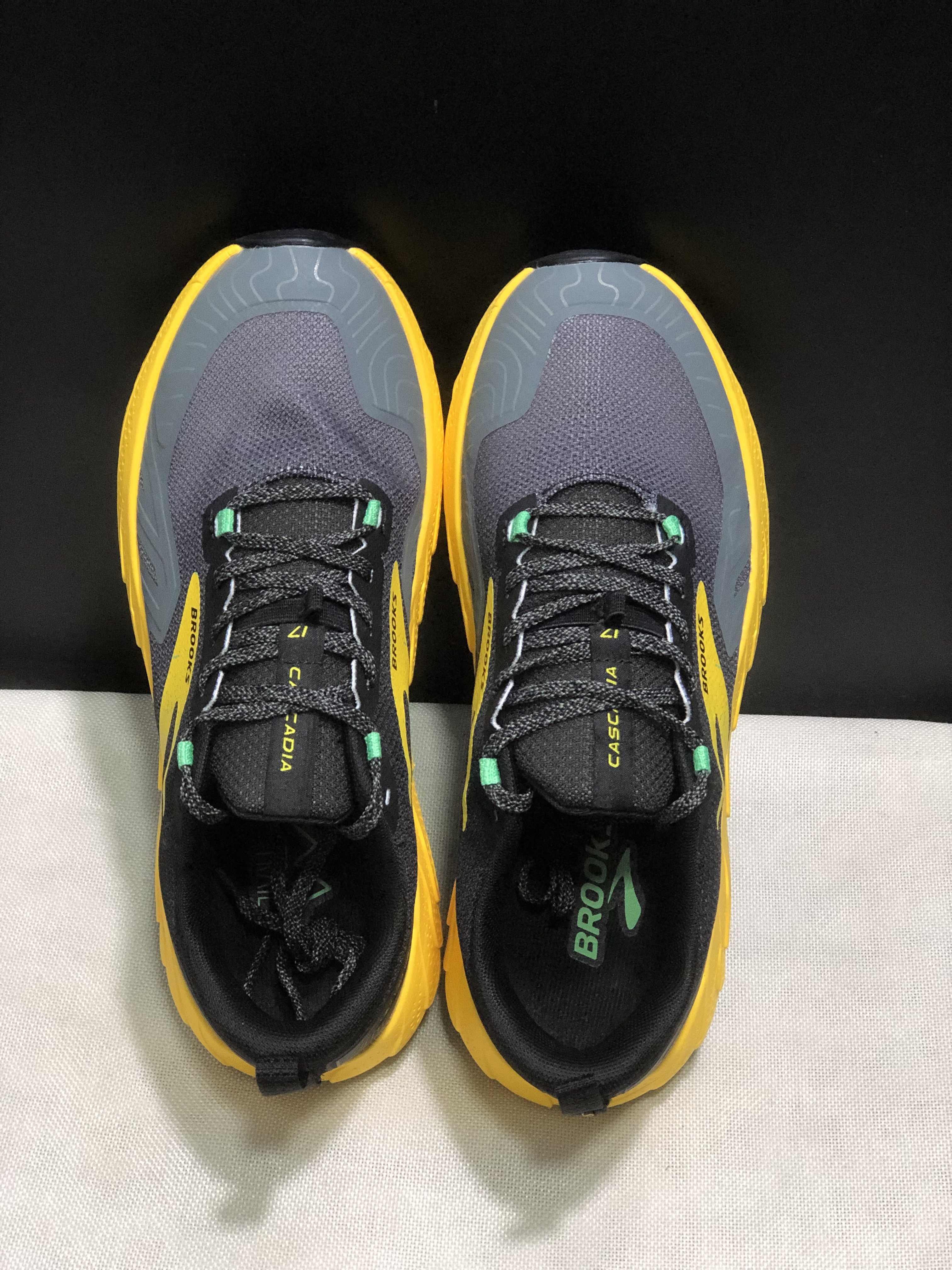 Brooks Cascadia 17 Trail Running Shoes Charcool Grey Yellow