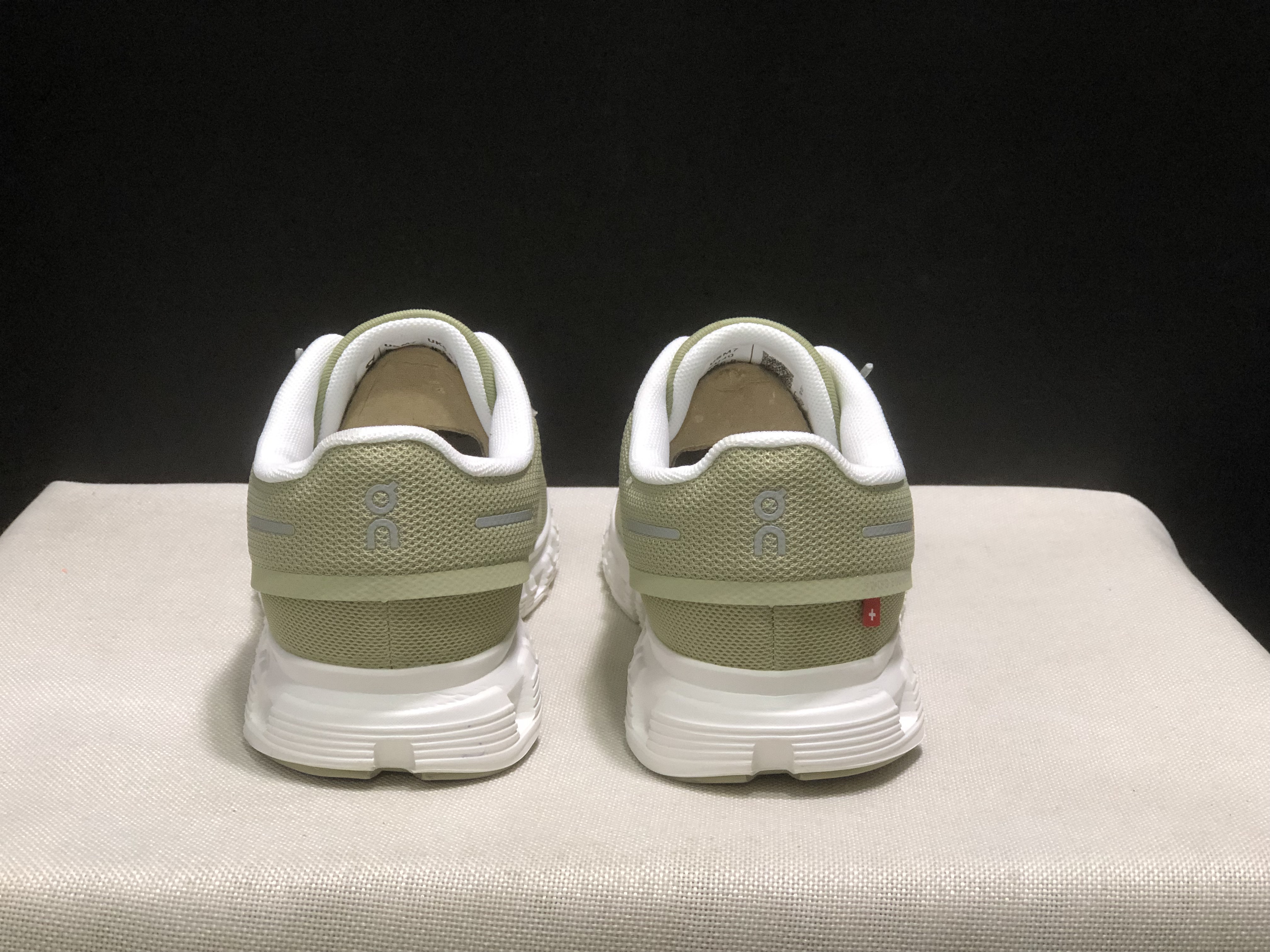 On Running Cloud 6 Casual Life Shoes Caper | Ice