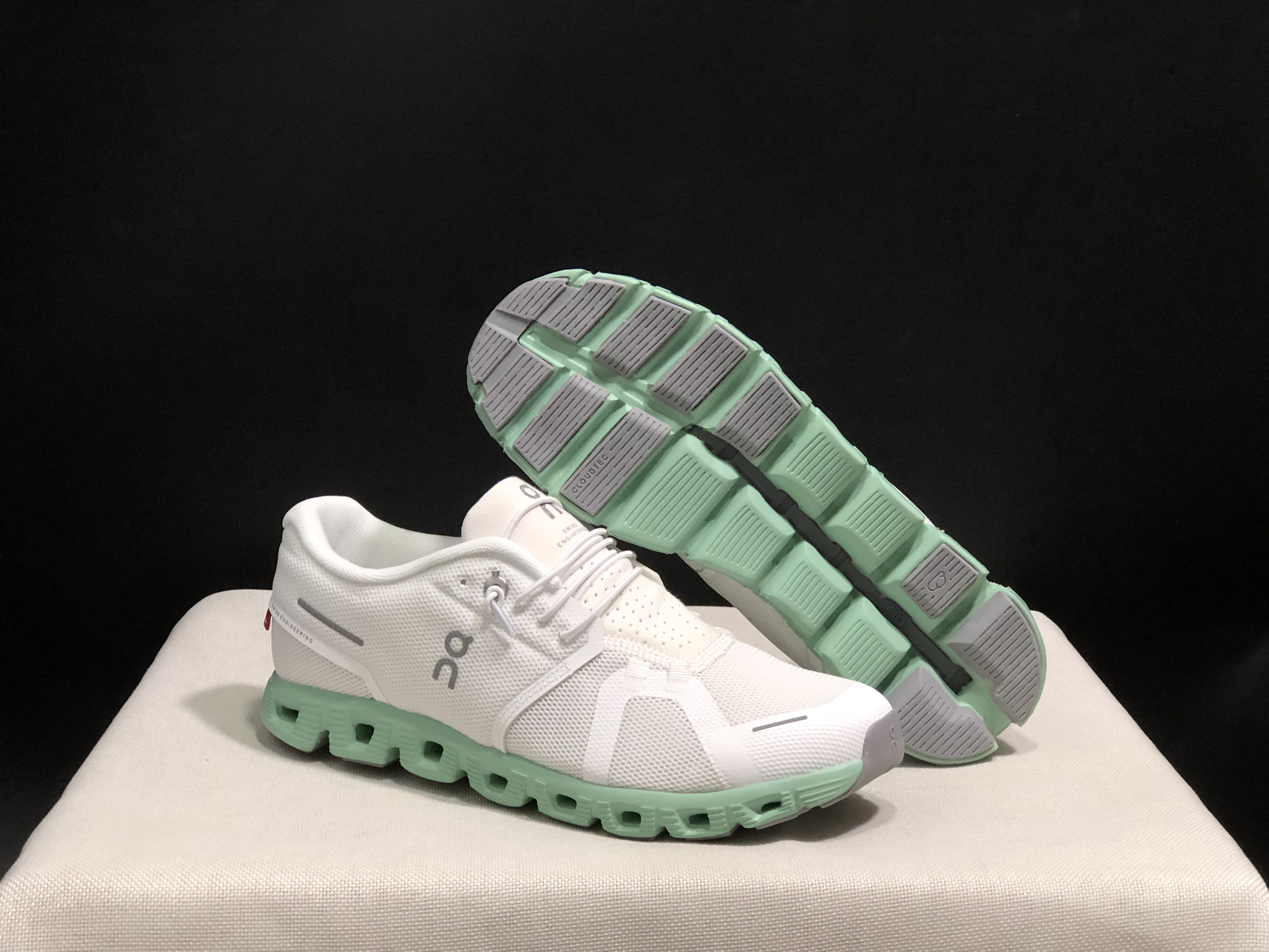 On Running Cloud 5 Lightweight Running Shoes White/Green