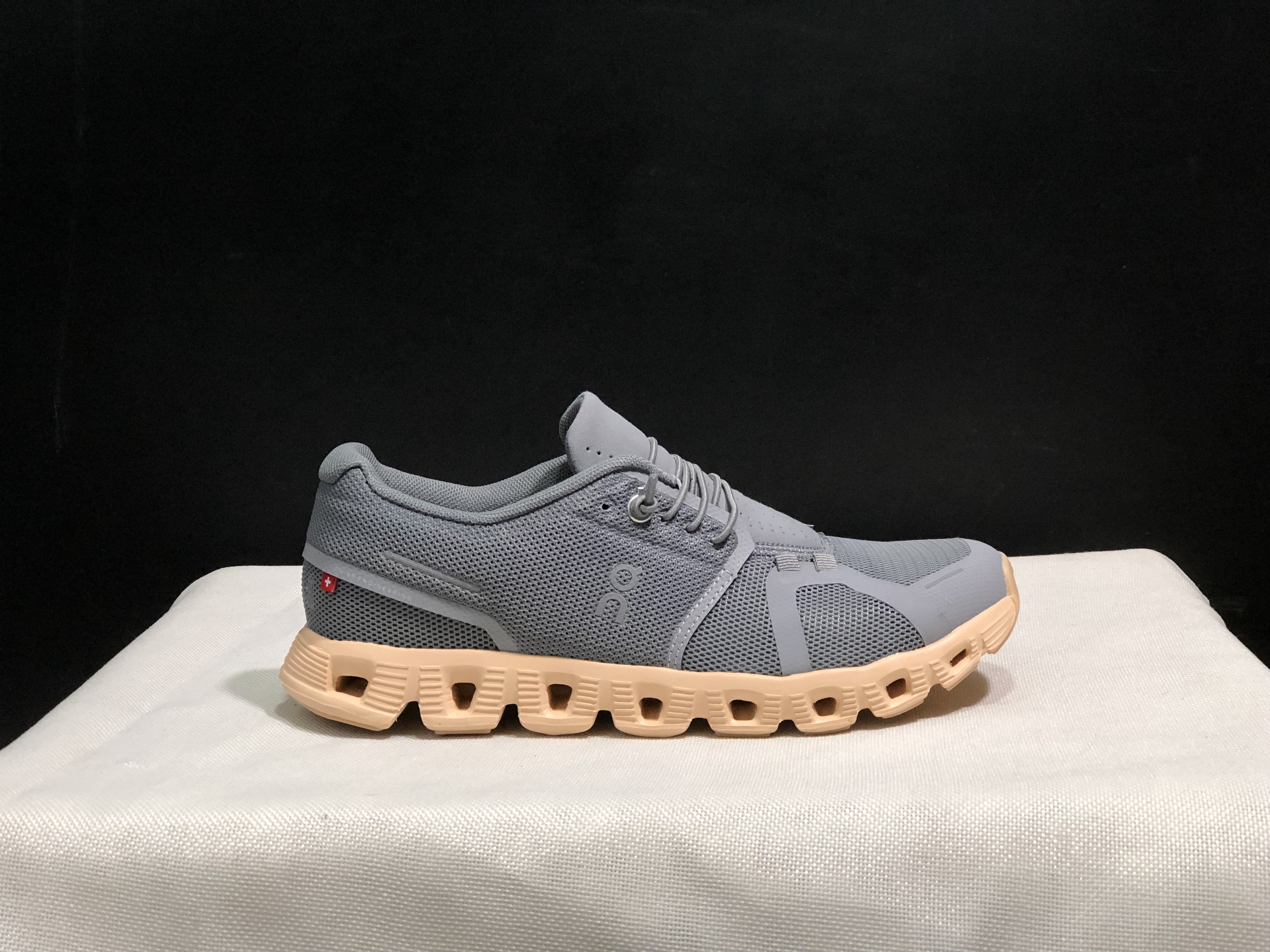 On Running Cloud 5 Lightweight Running Shoes Grey/Flesh Pink