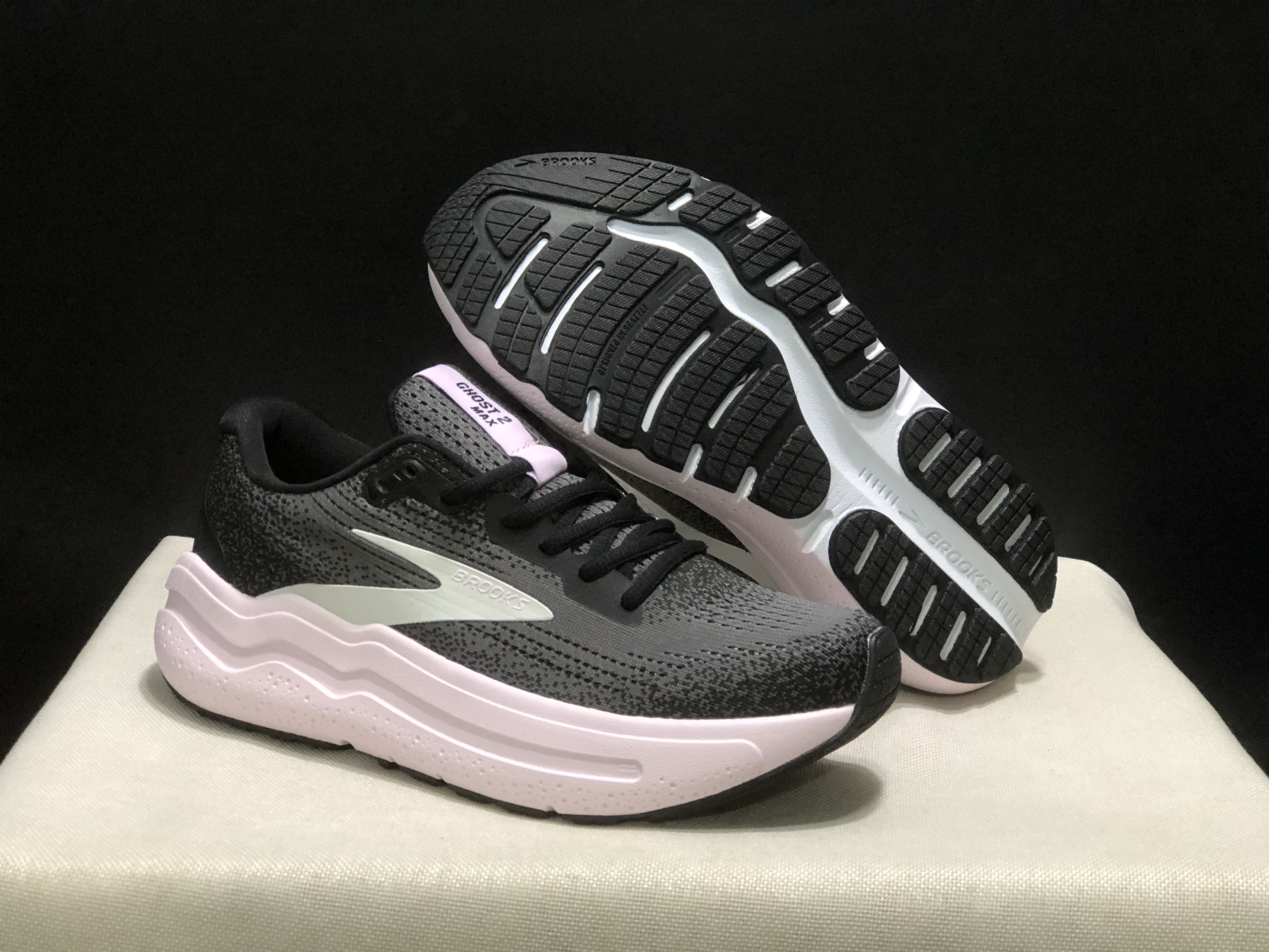 Brooks Ghost Max 2 Breathable Low-top Running Shoes Black/Pink
