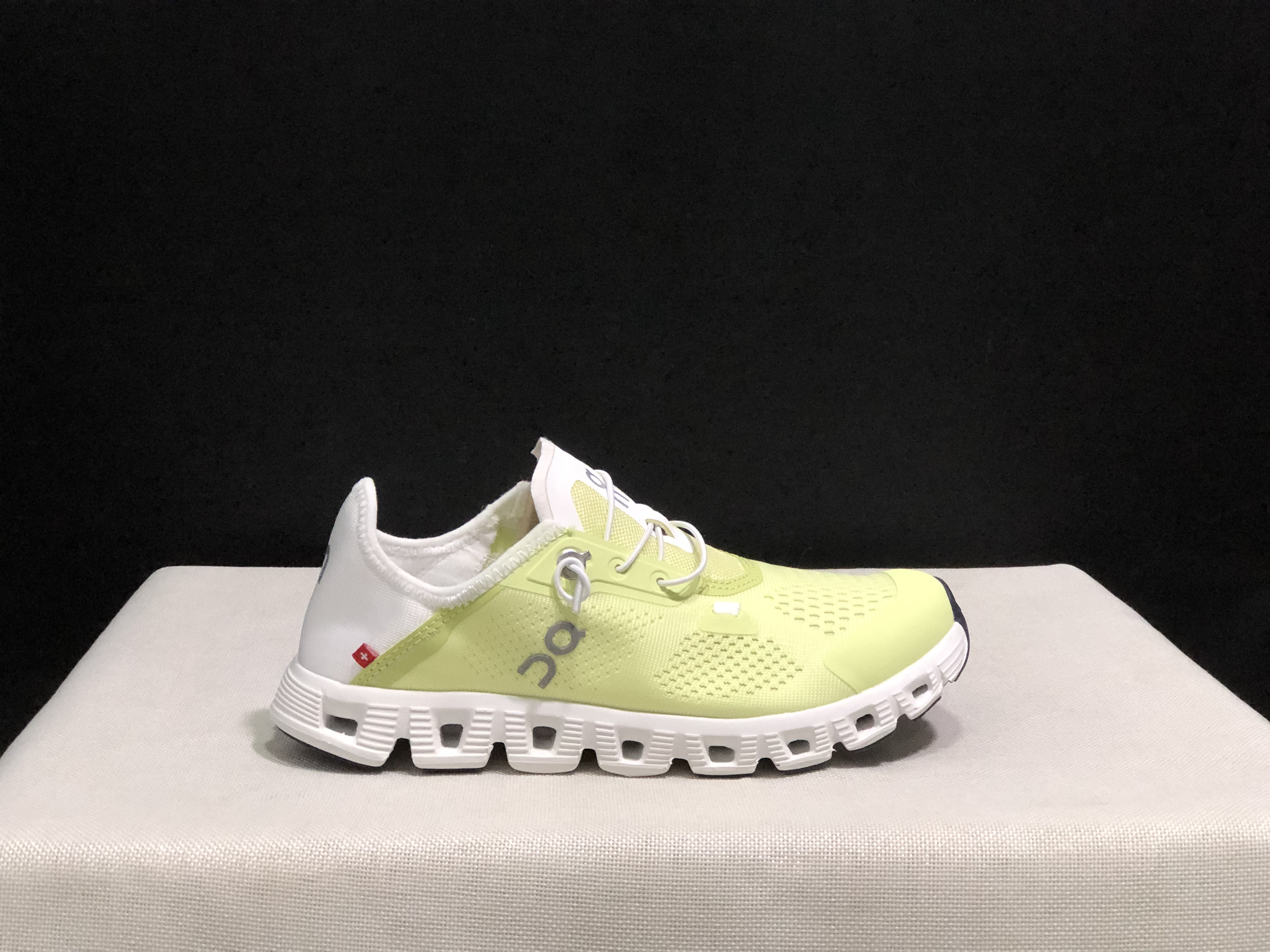 On Running Cloud 5 Coast Convenient And Breathable Running Shoes Light Yellow/White