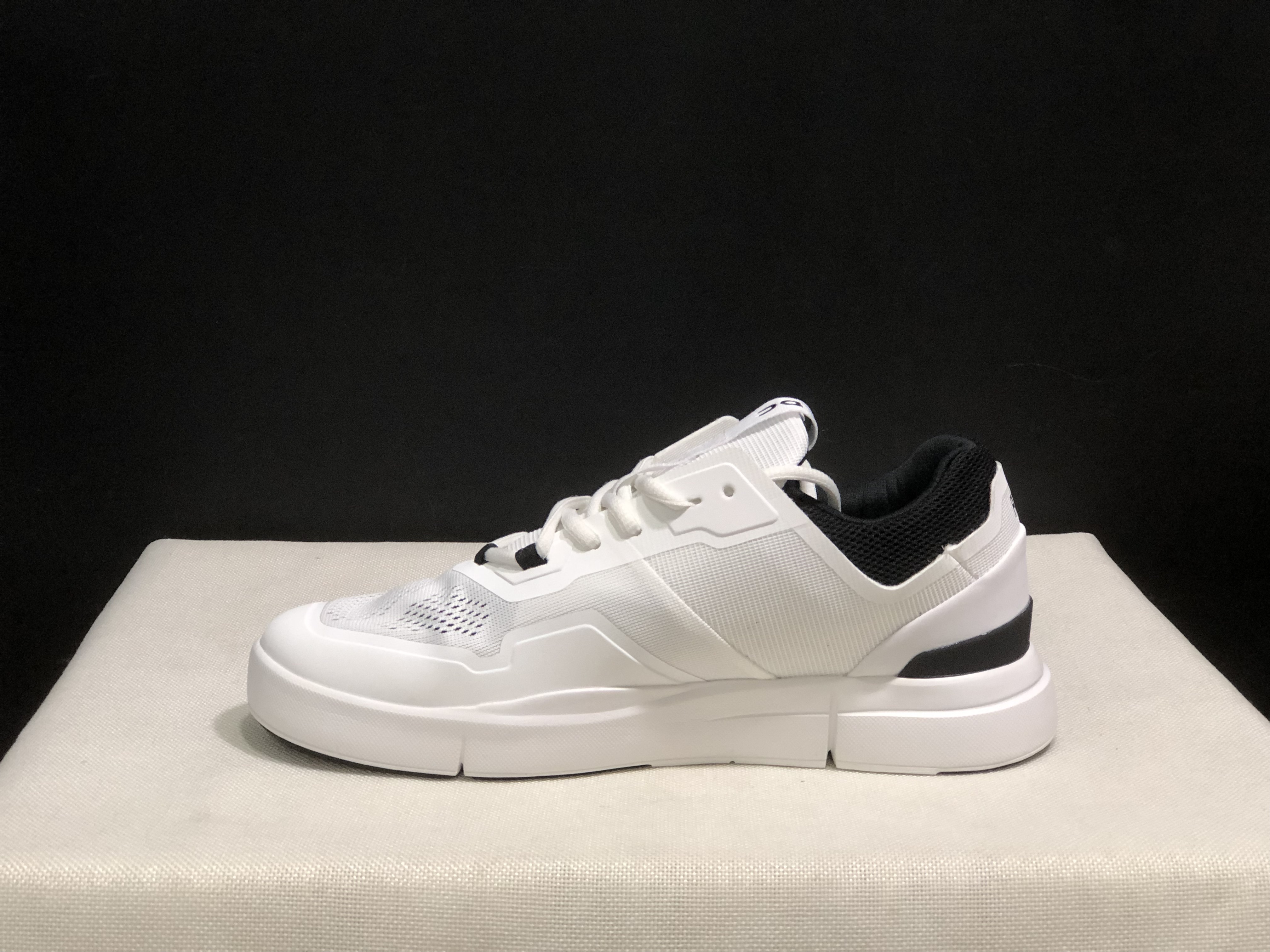 On Running The Roger Spin Breathable Mesh Sneakers White/Black