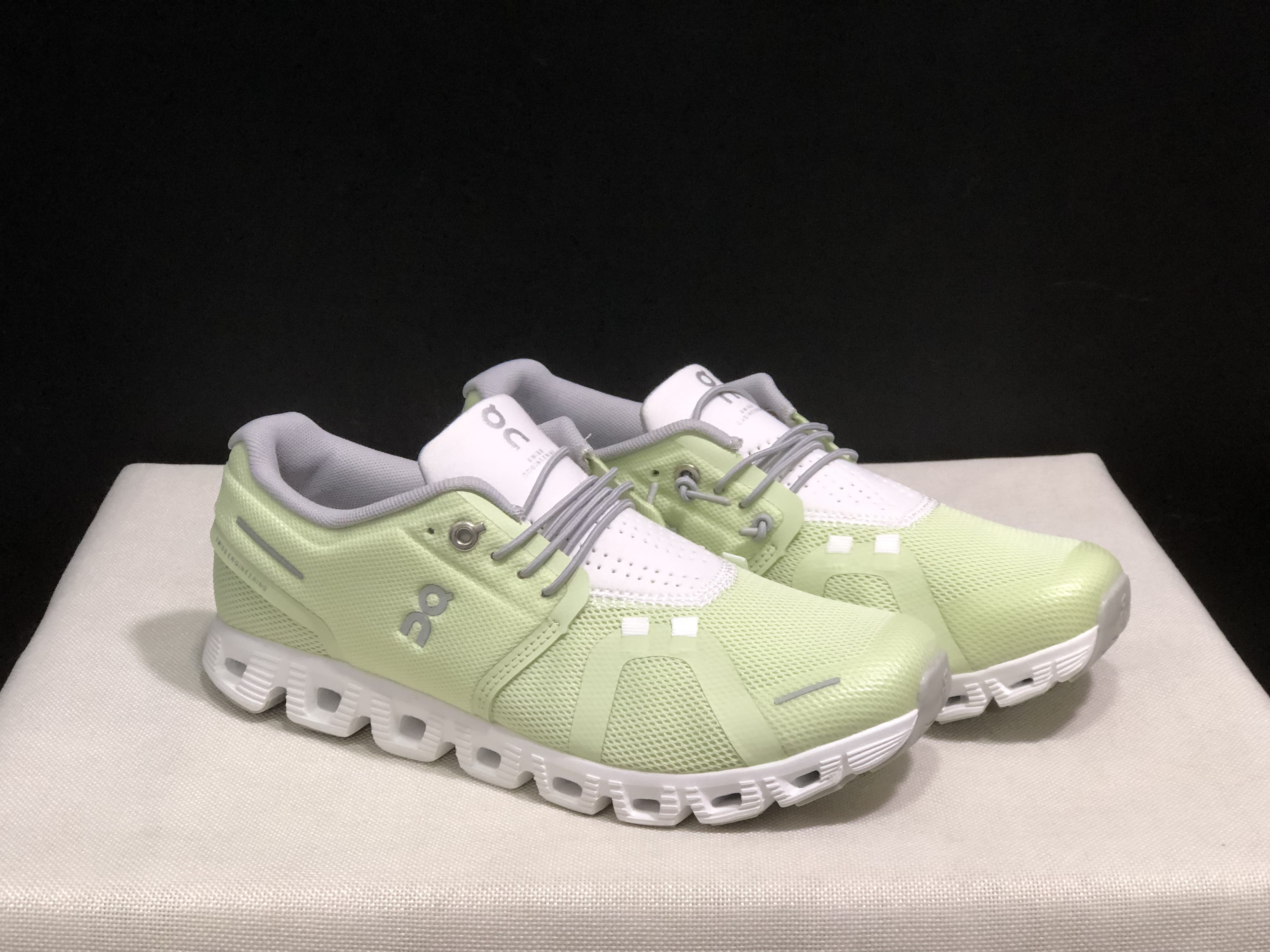 On Running Cloud 5 Lightweight Running Shoes Light Green