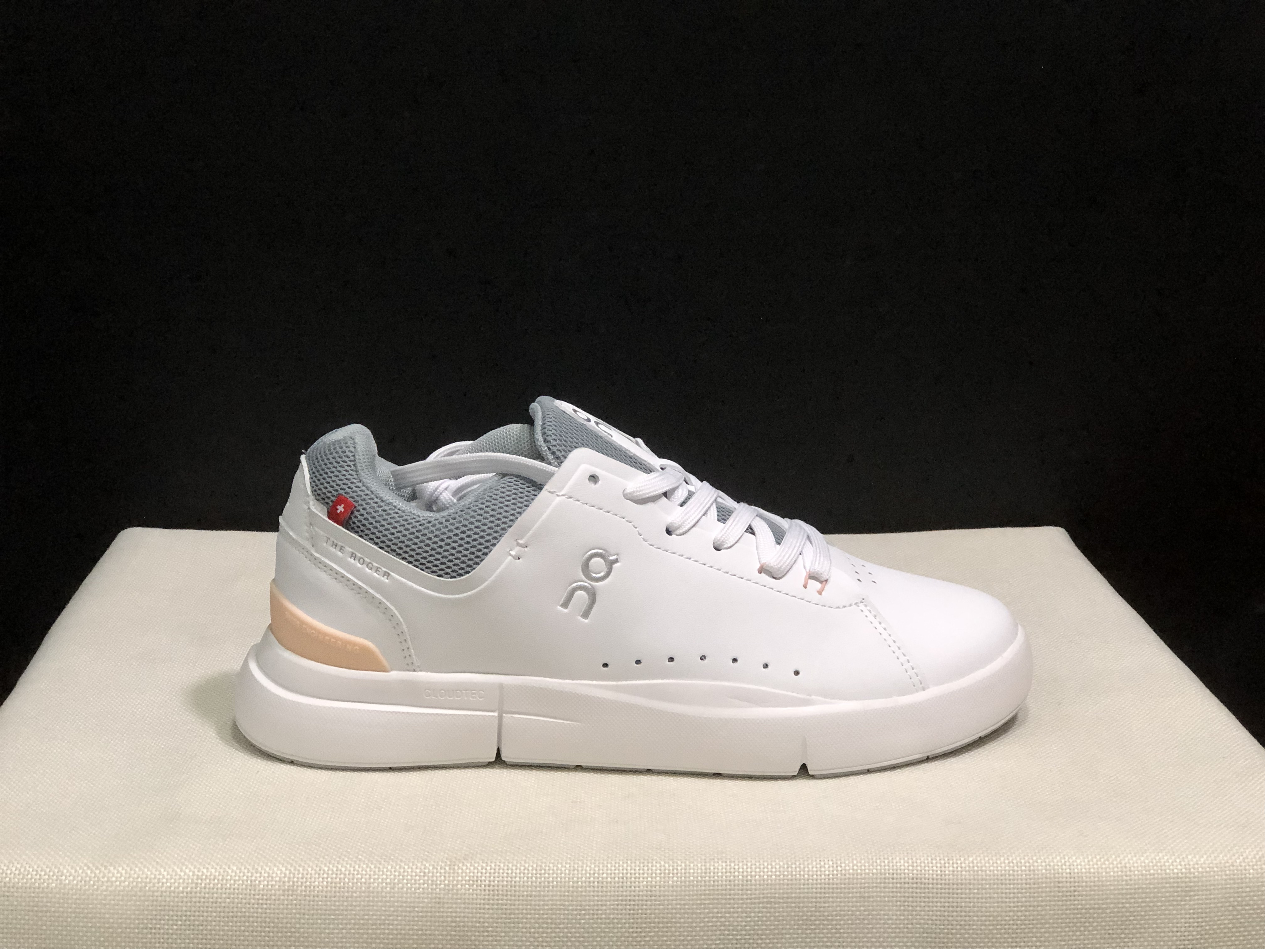 On Running The Roger Spin Board Shoes Grayish-White