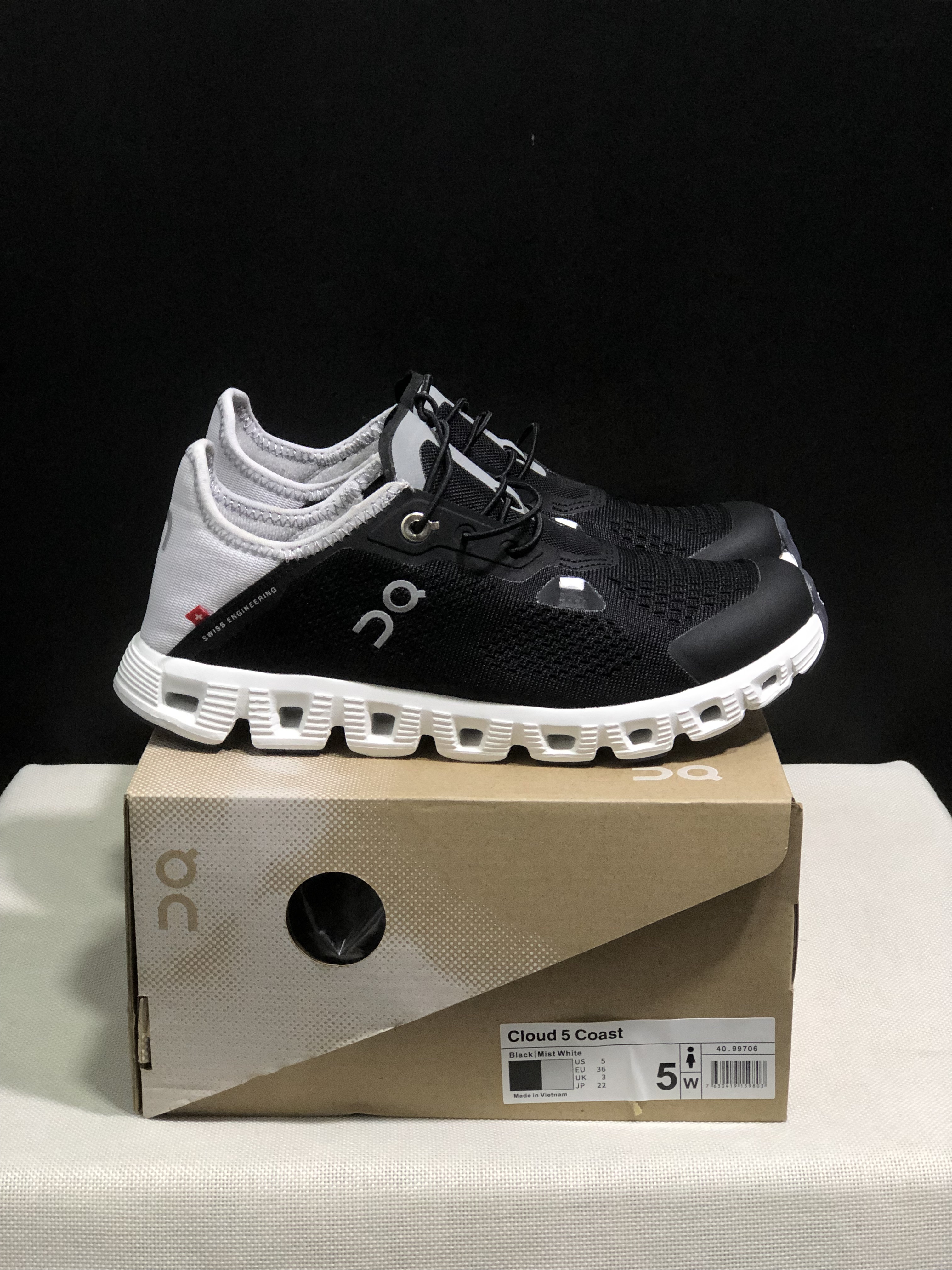 On Running Cloud 5 Coast Convenient And Breathable Running Shoes Black/Mist White