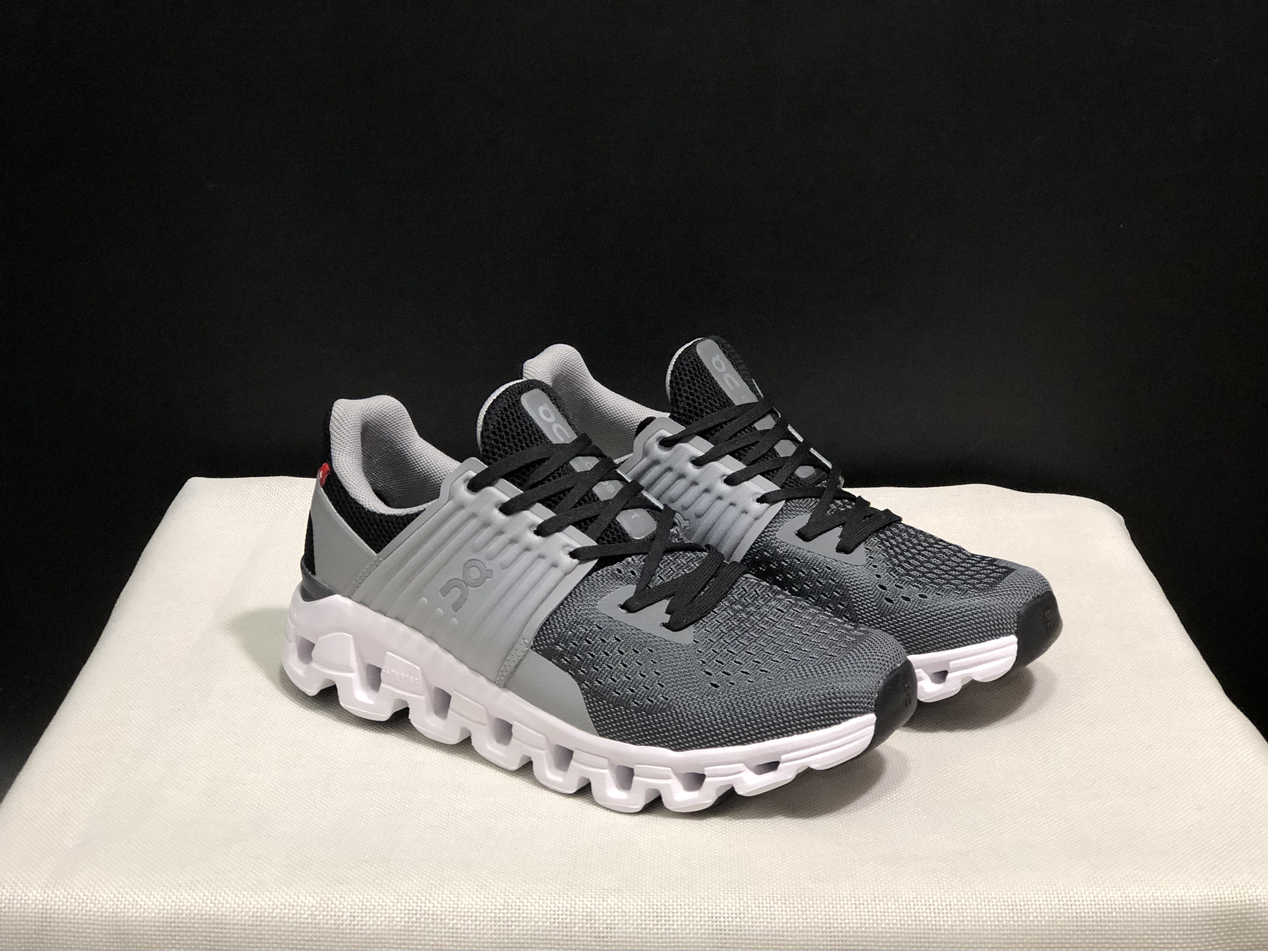 On Running Cloudswift Cushioning Running Shoes Light Grey/Dark Grey