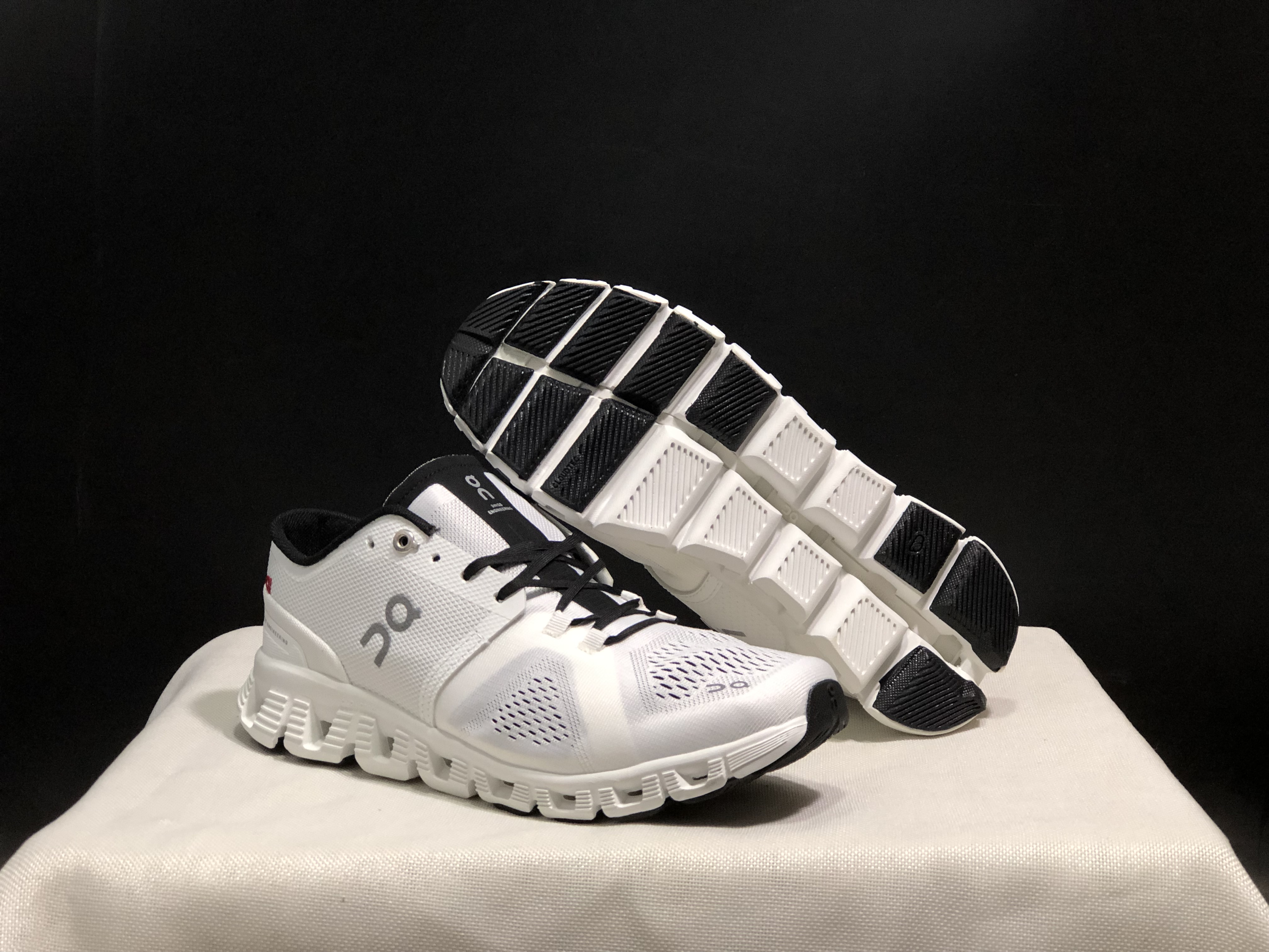 On Running Cloud X Lightweight Running Shoes White/Asphalt