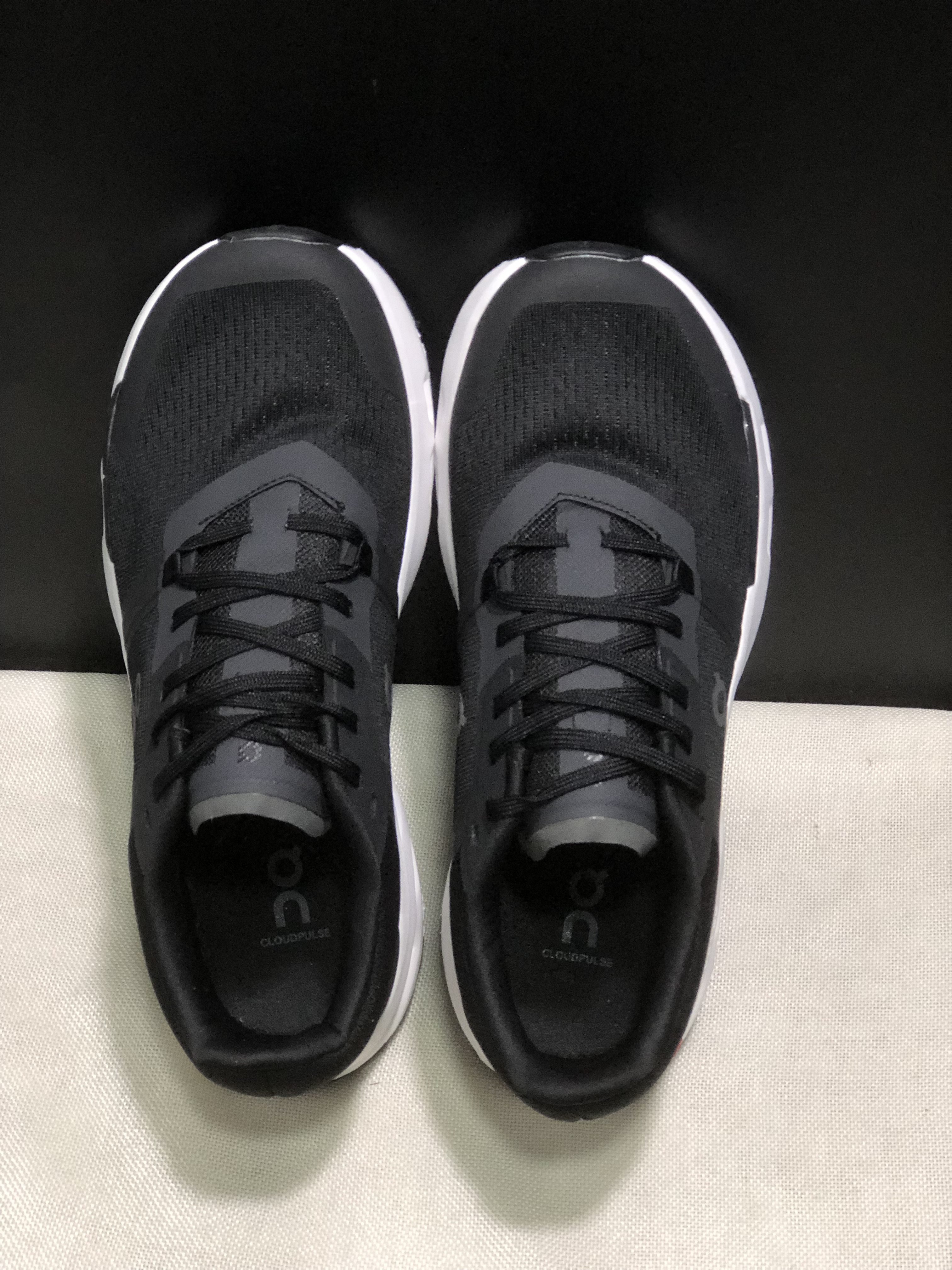 On Running Cloudpulse Comfortable Running Shoes Black/White