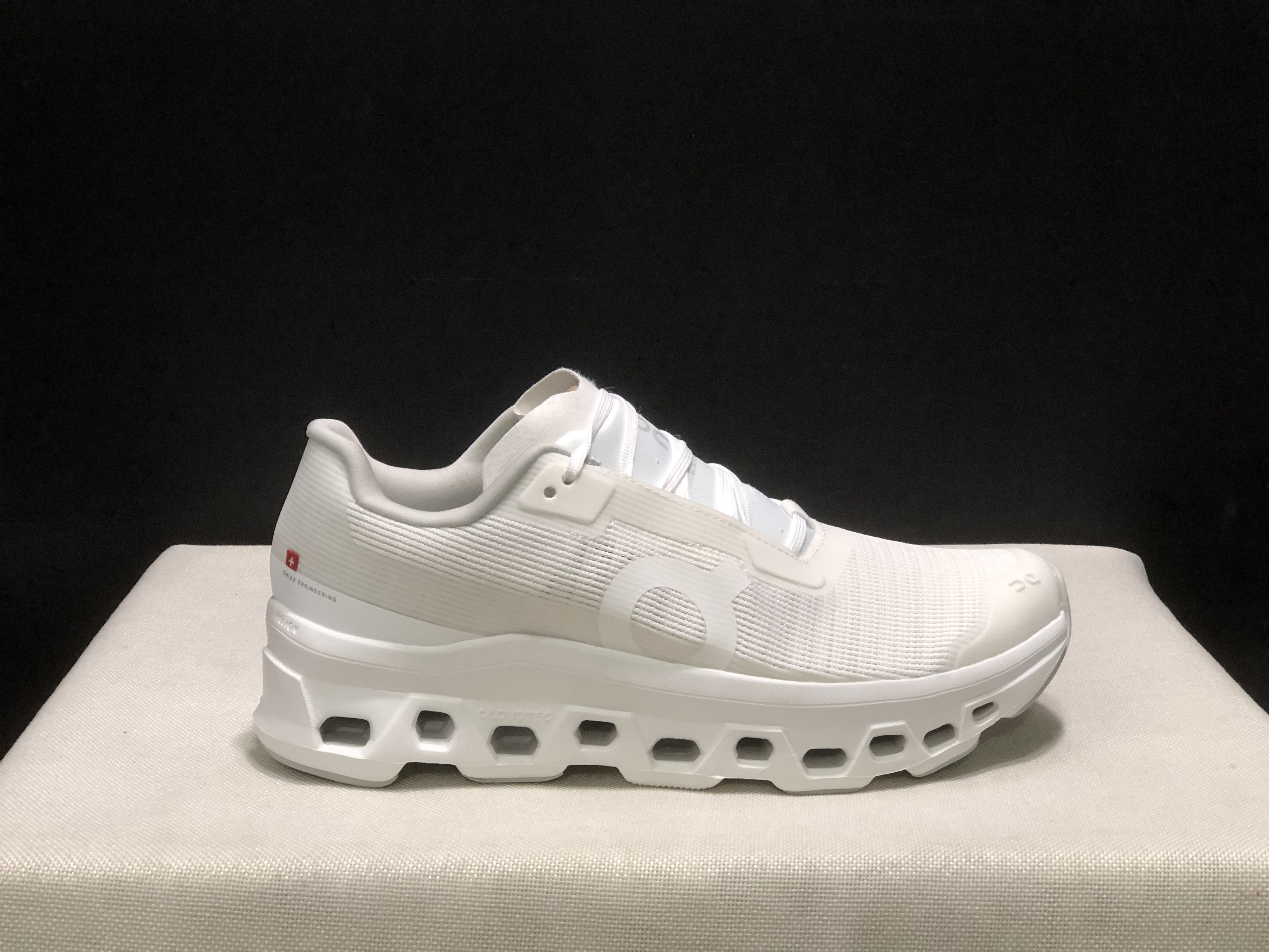 On Running Cloudmonster Void 1 M Casual Running Shoes White