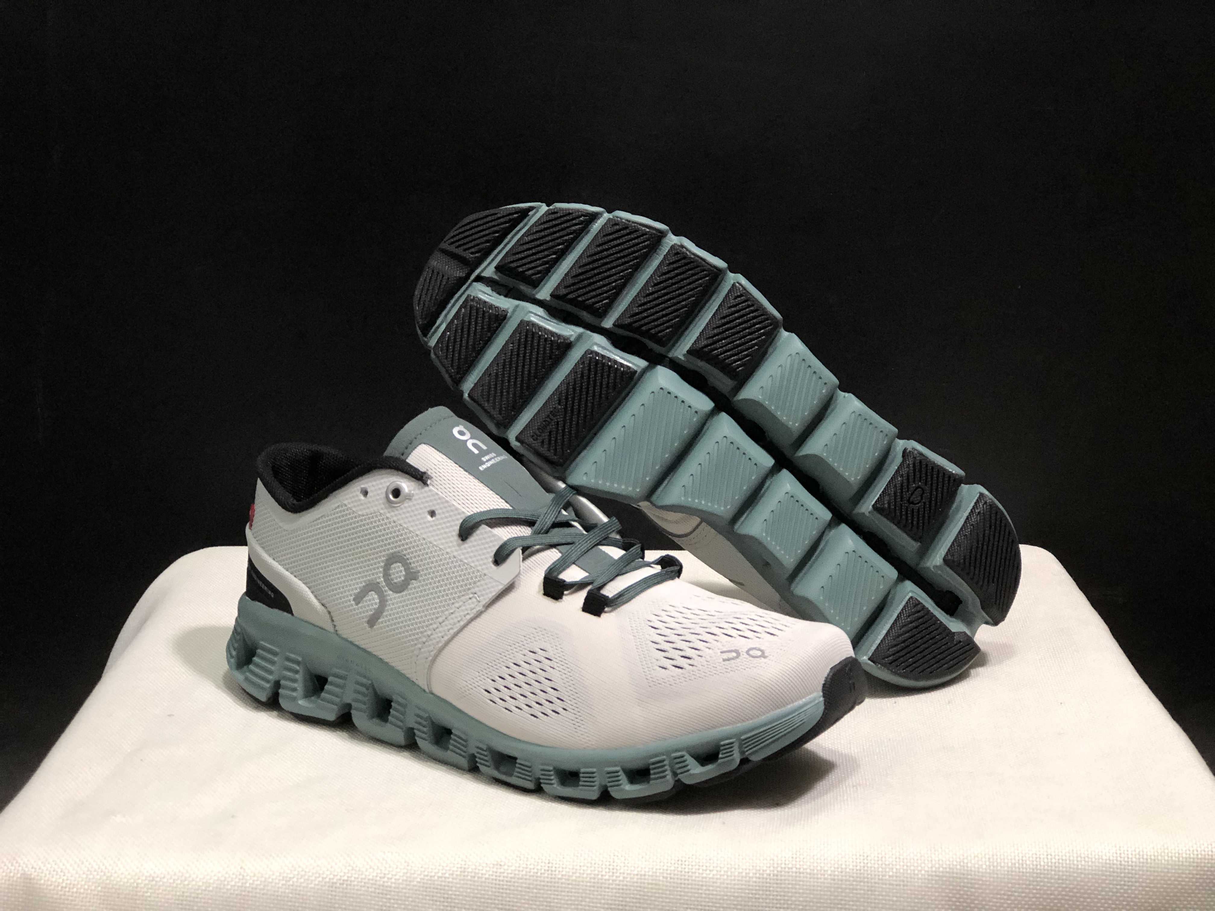 On Running Cloud X Lightweight Running Shoes Glacial Ash