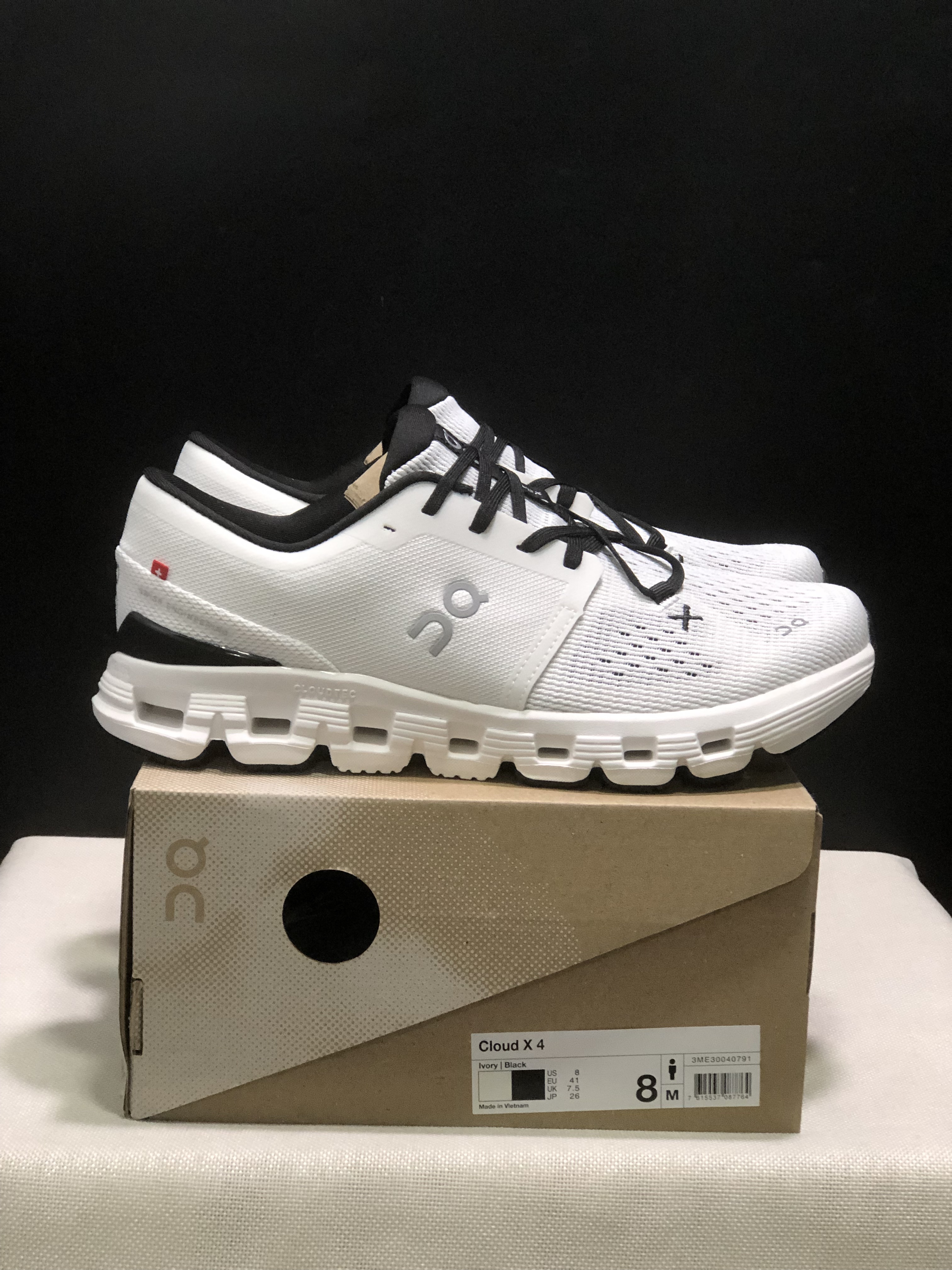 On Running Cloud X4 Comfortable Running Shoes White/Black