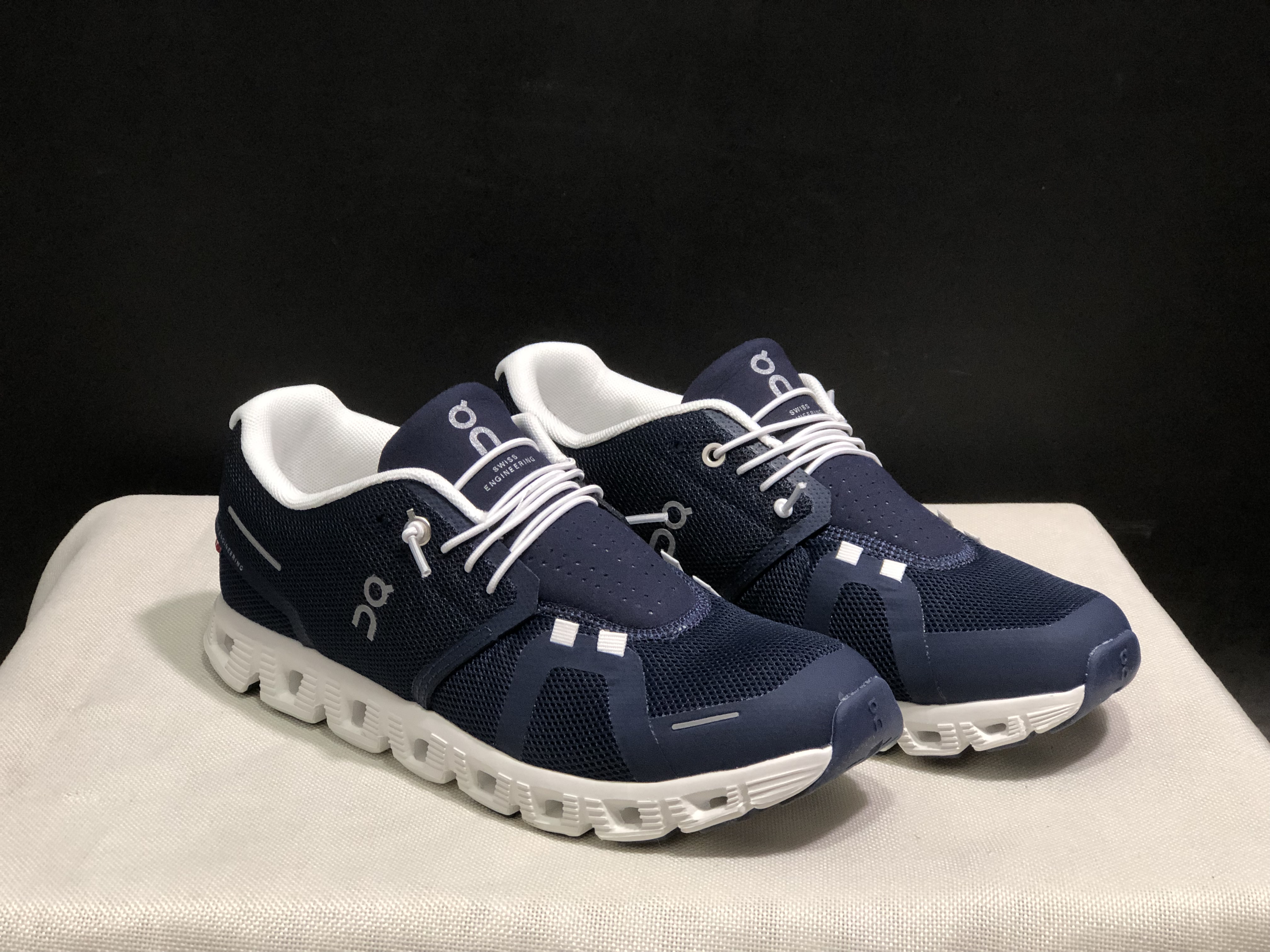 On Running Cloud 5 Lightweight Running Shoes Foggy White/Dark Blue