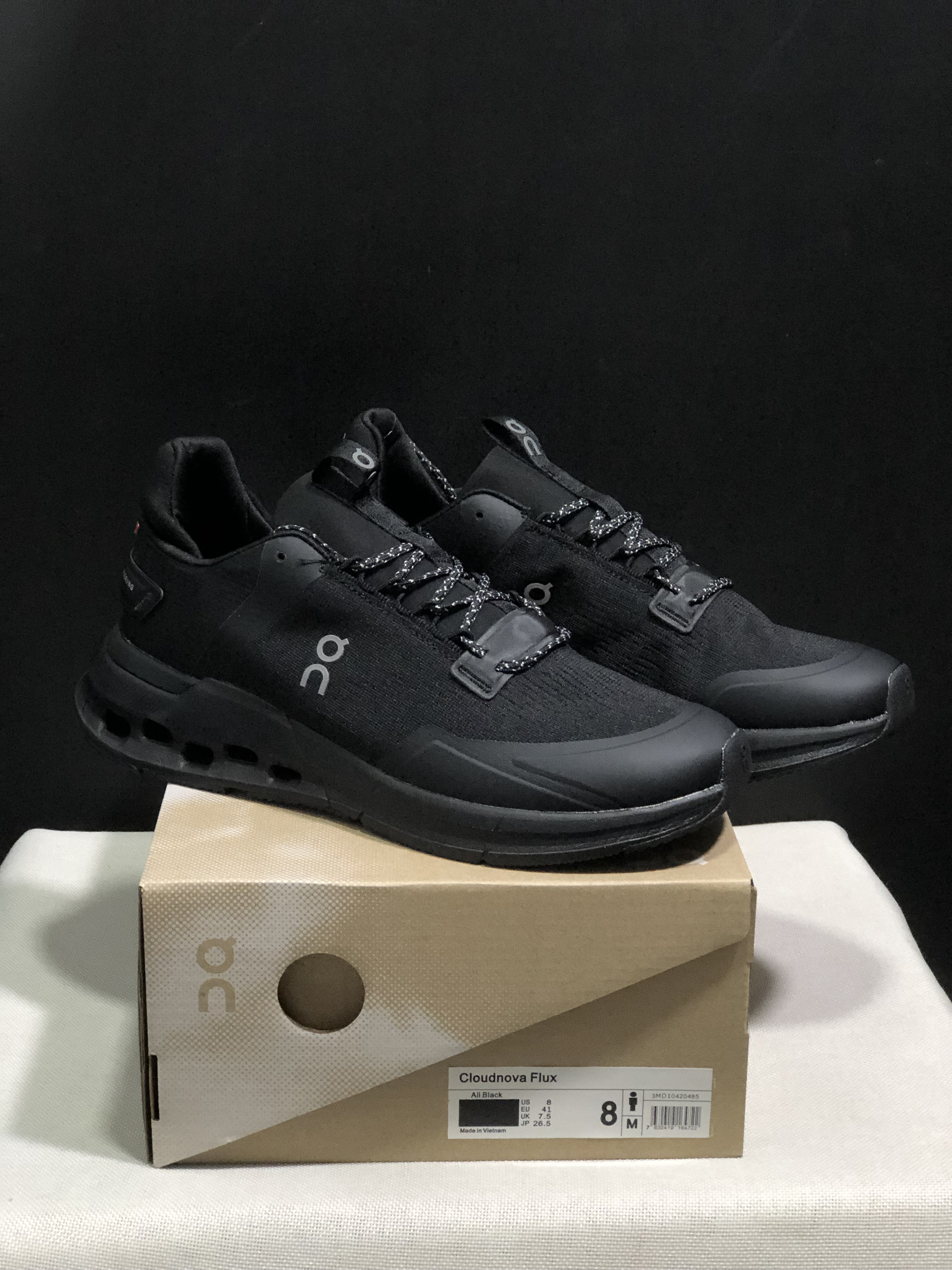 On Running Cloudnova Flux Comfortable Running Shoes All Black