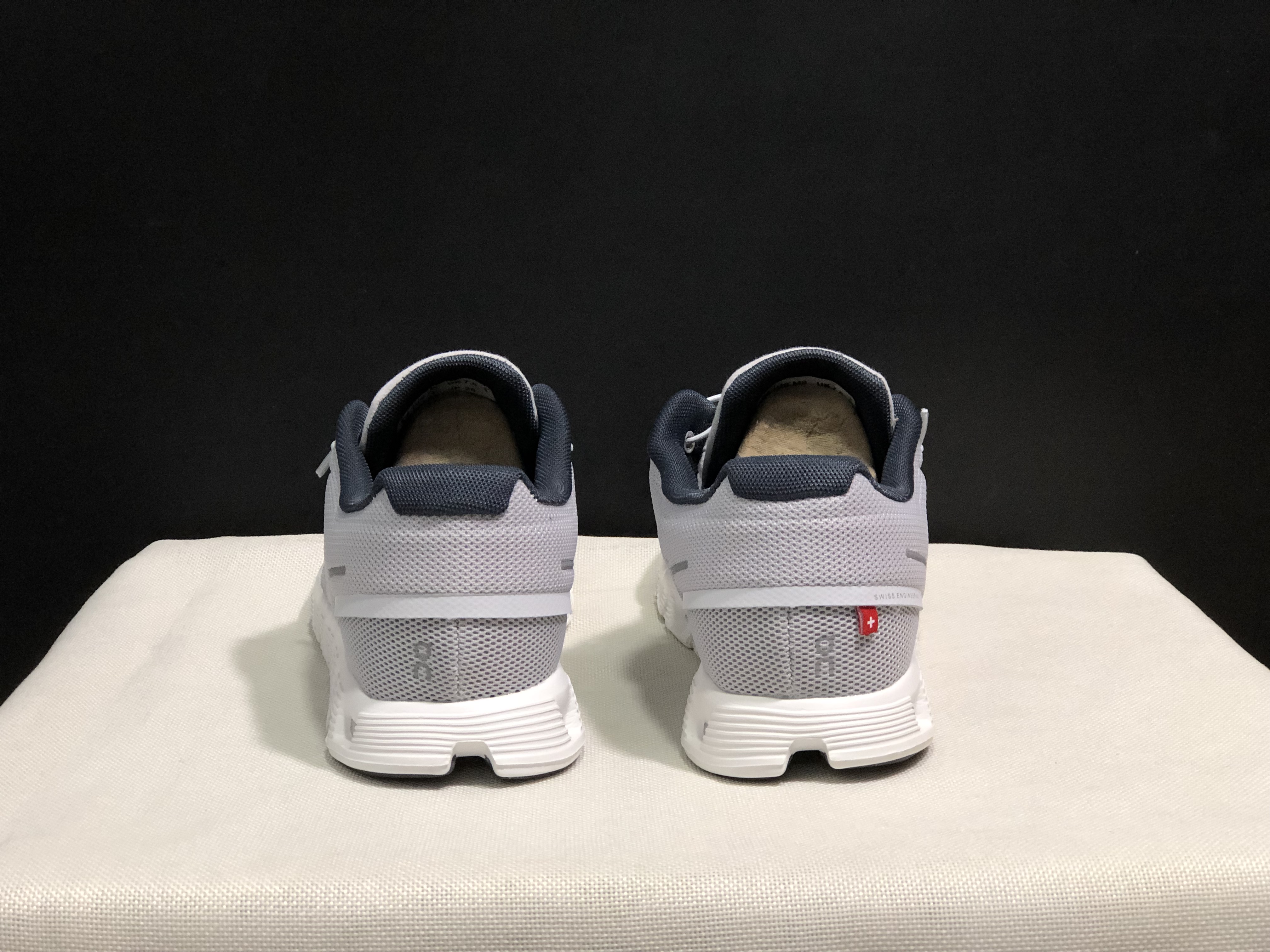 On Running Cloud 5 Light Grey Lightweight Running Shoes