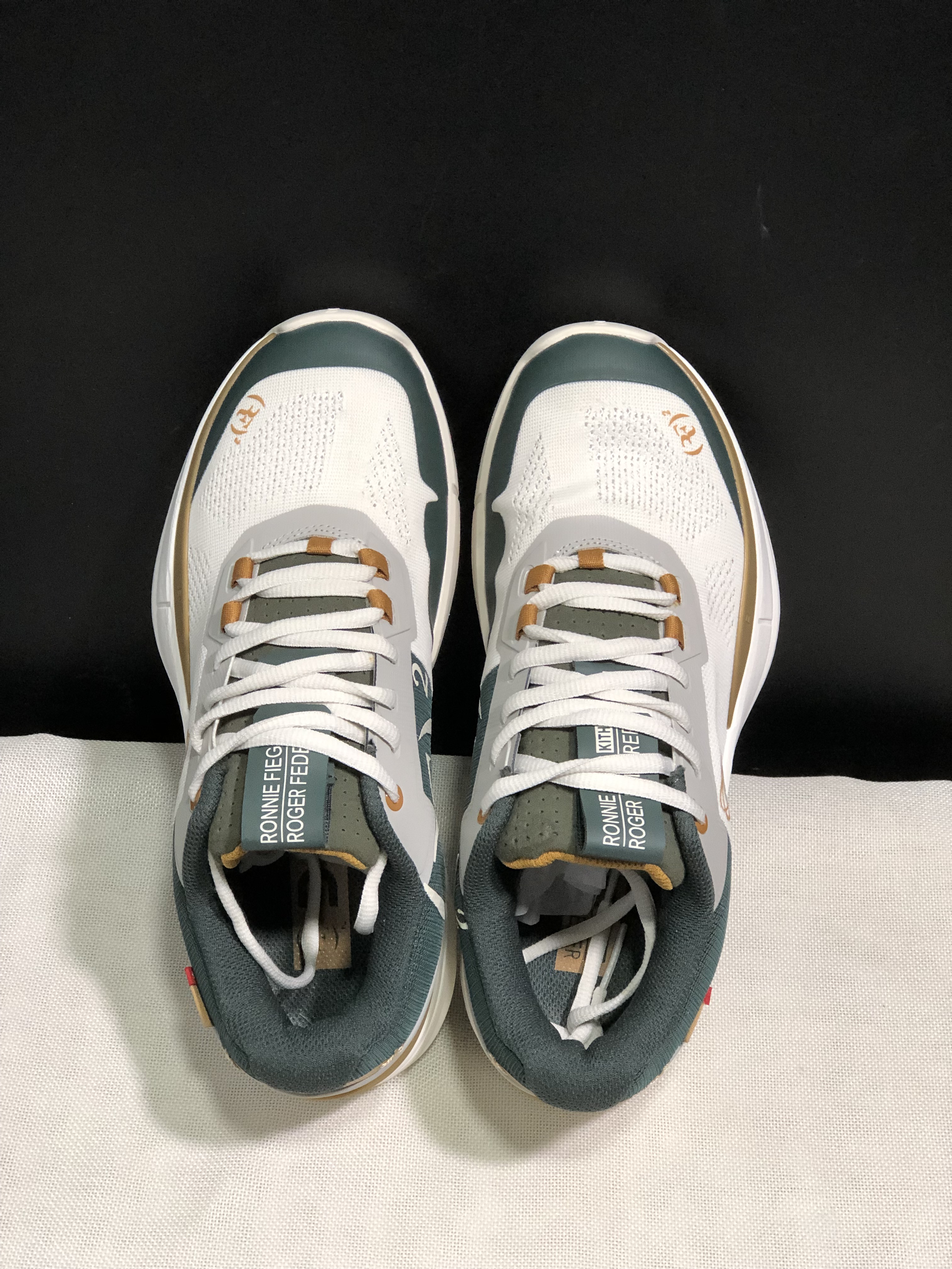 On Running The Roger Rro Durable And Breathable Tennis Shoes Beige/Ink Green