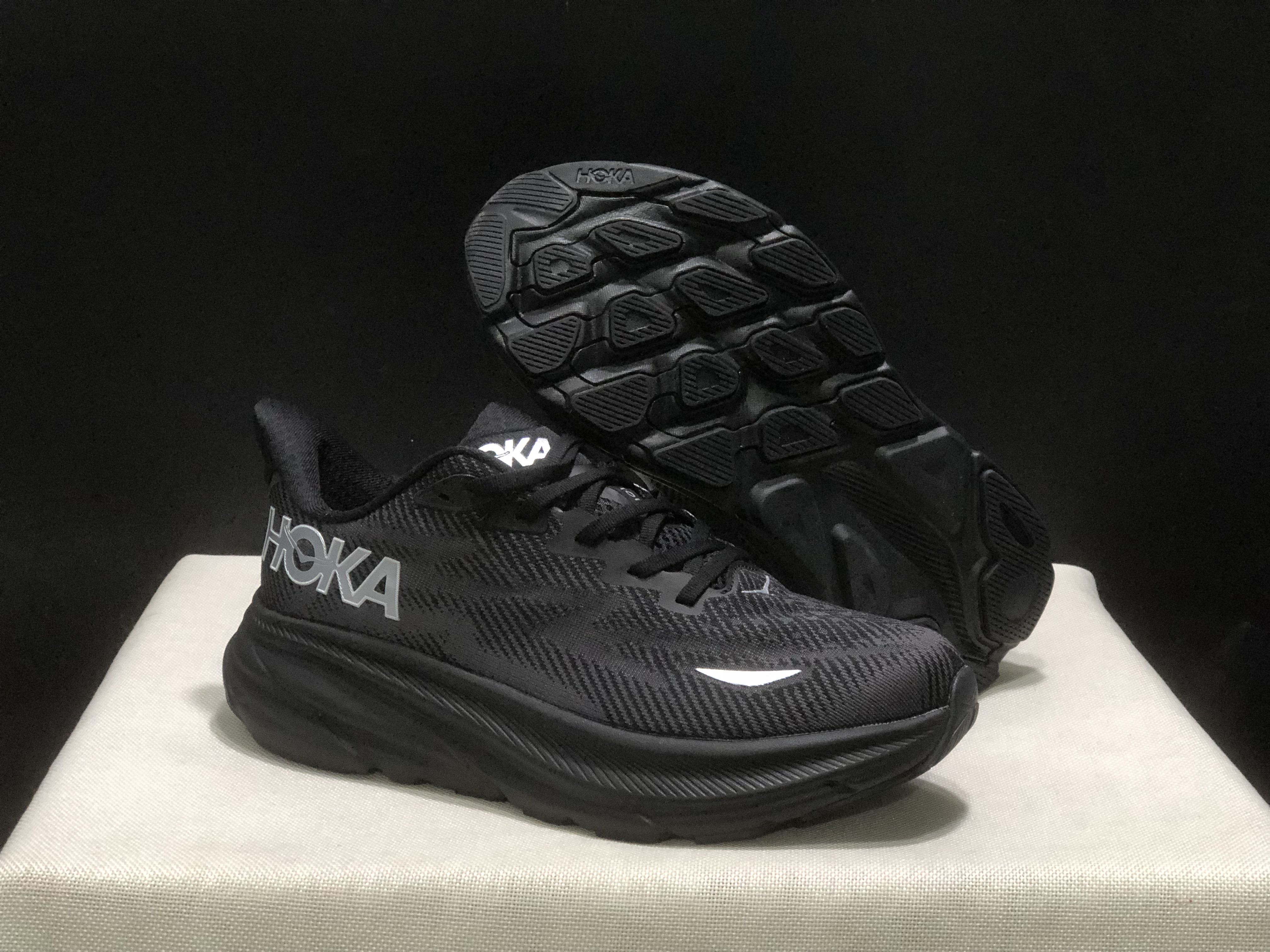 Hoka One One Clifton 9 Running Shoes Black Athletic Shoes Sneakers