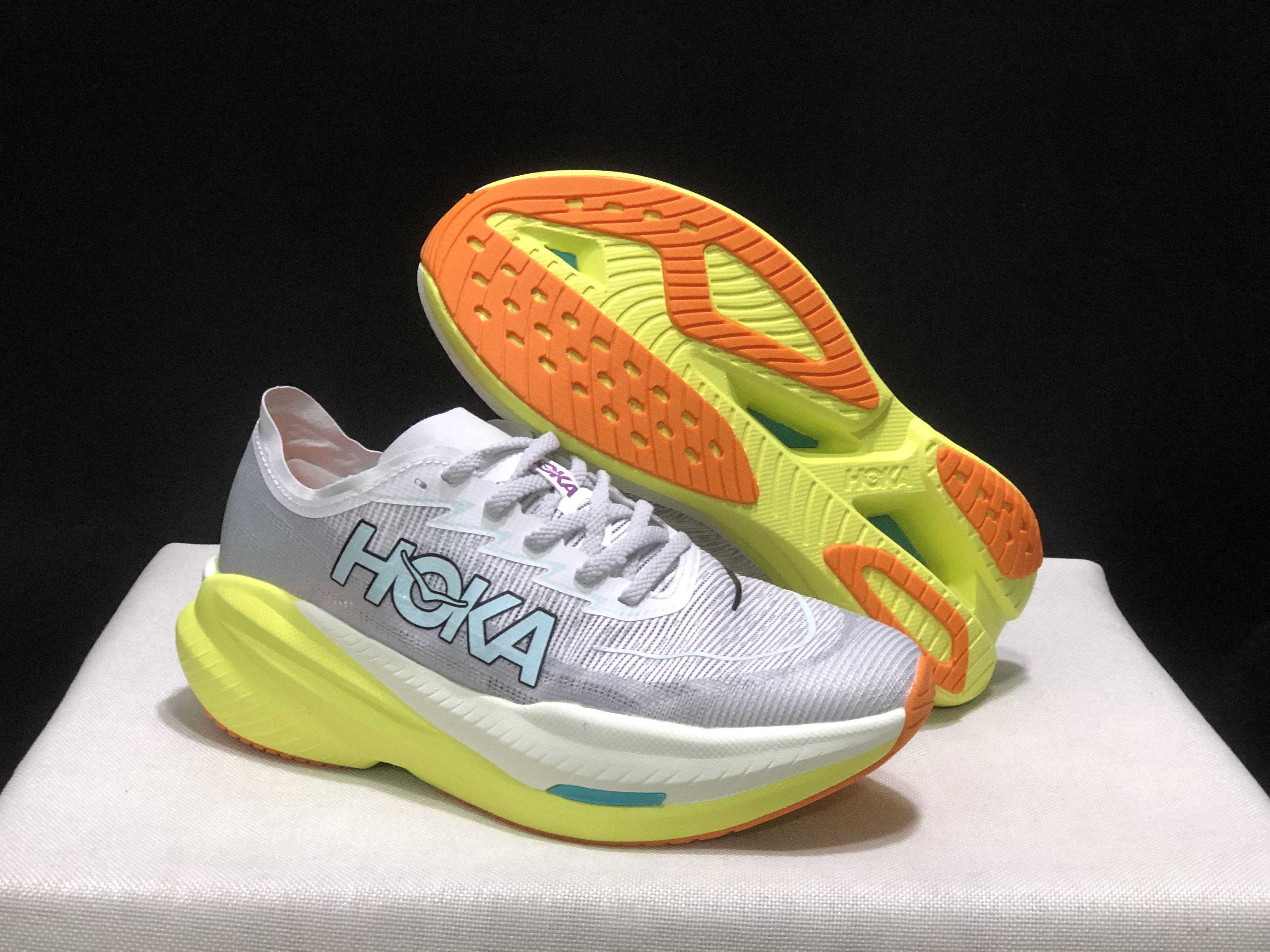 Hoka One One Mach X 2 Low-top Running Shoes Sneakers White/Gold