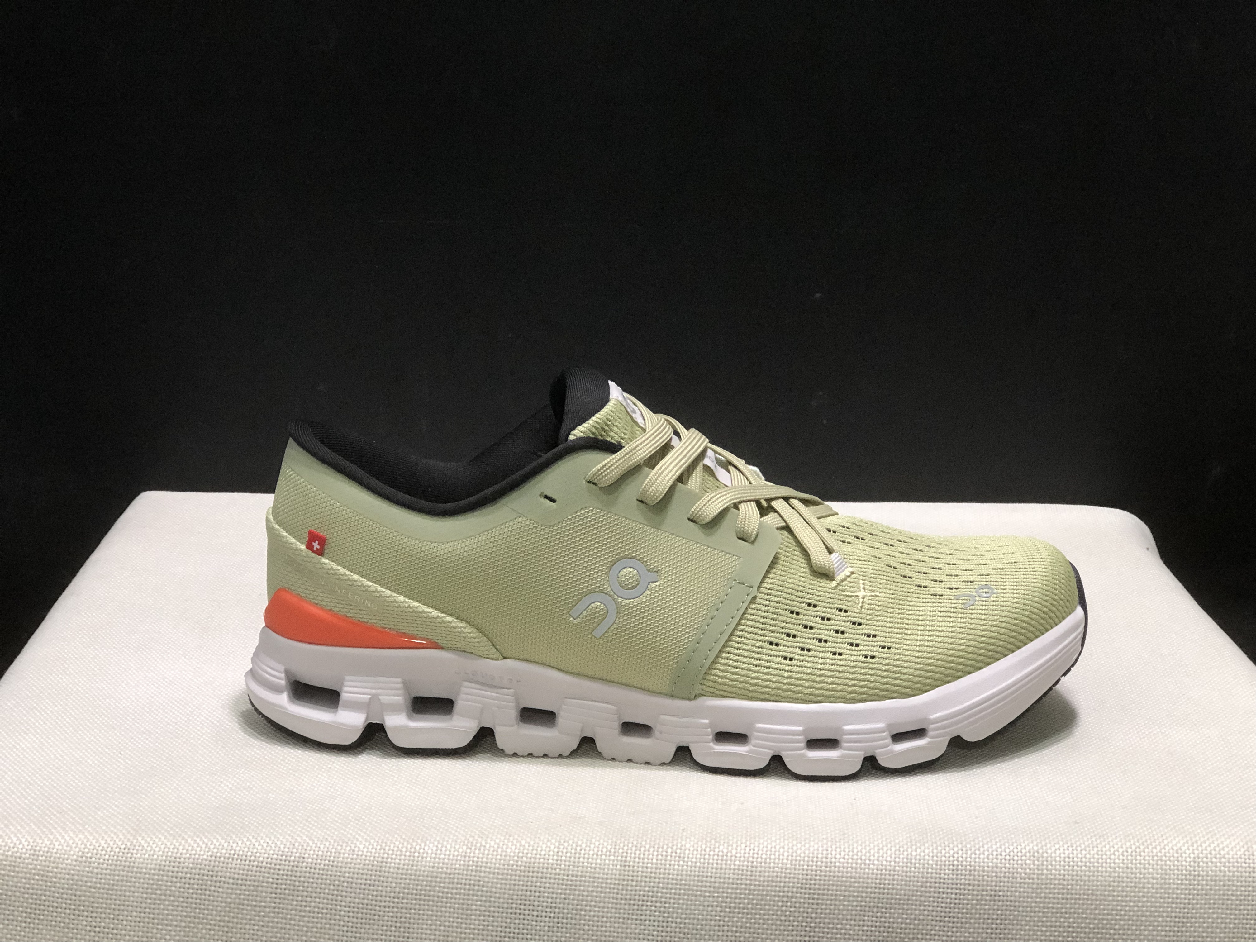 On Running Cloud X4 Comfortable Running Shoes Grass Green/White