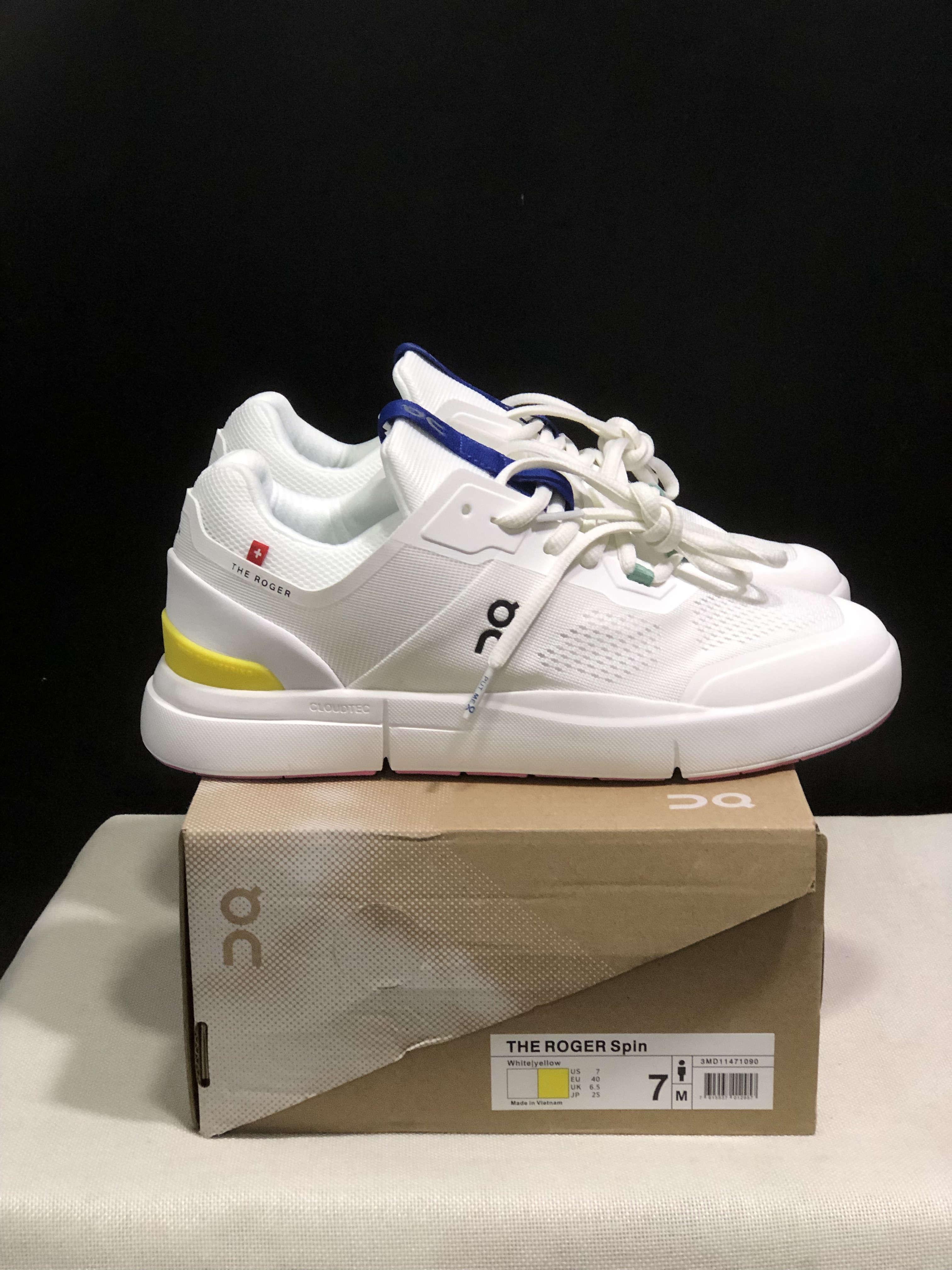 On Running The Roger Spin Breathable Mesh Sneakers Blue White/Pink Sole