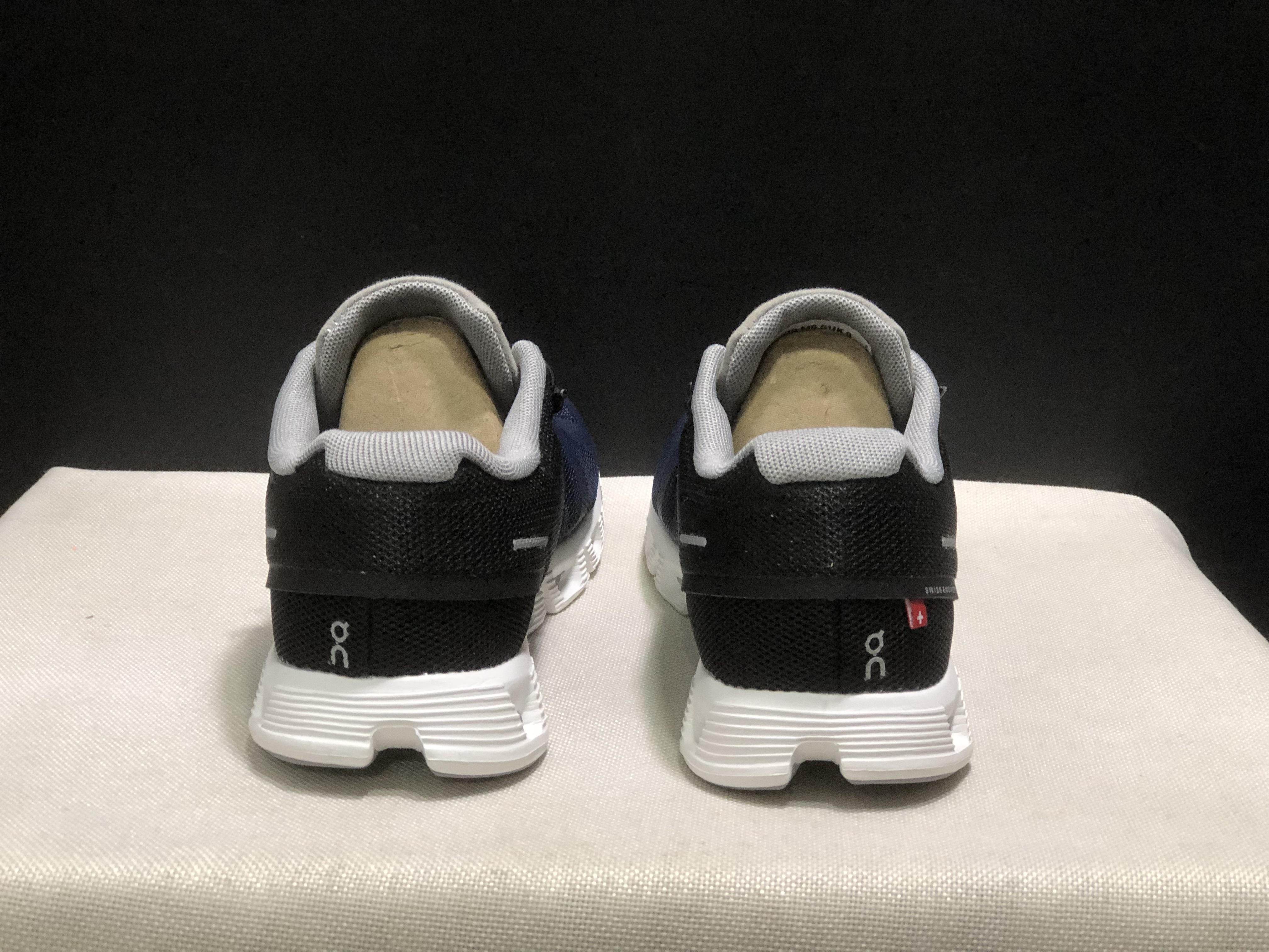 On Running Cloud 5 Lightweight Running Shoes Navy/Black