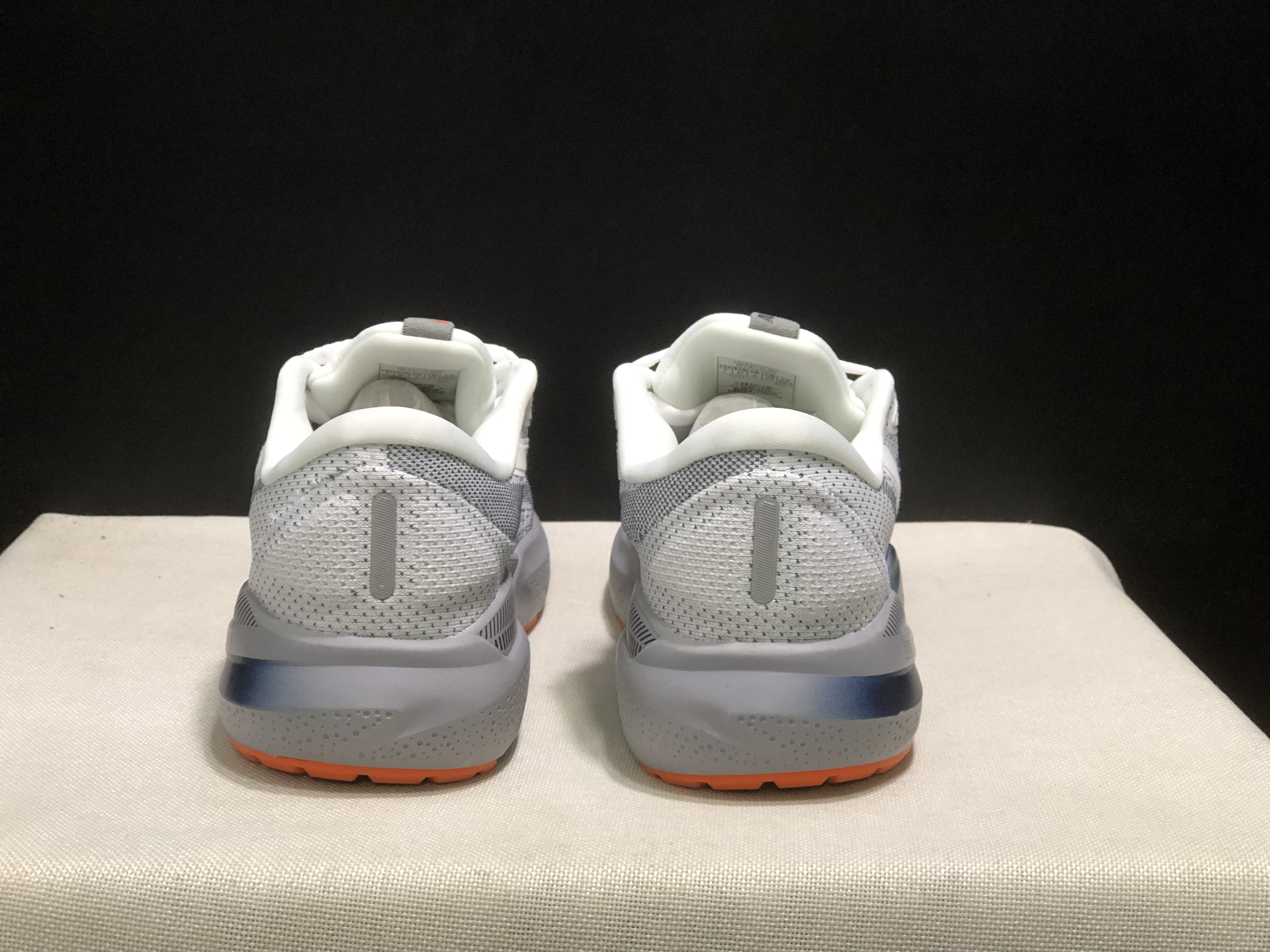 Brooks Adrenaline GTS 24 Casual Running Shoes White/Peacoat/Alioy