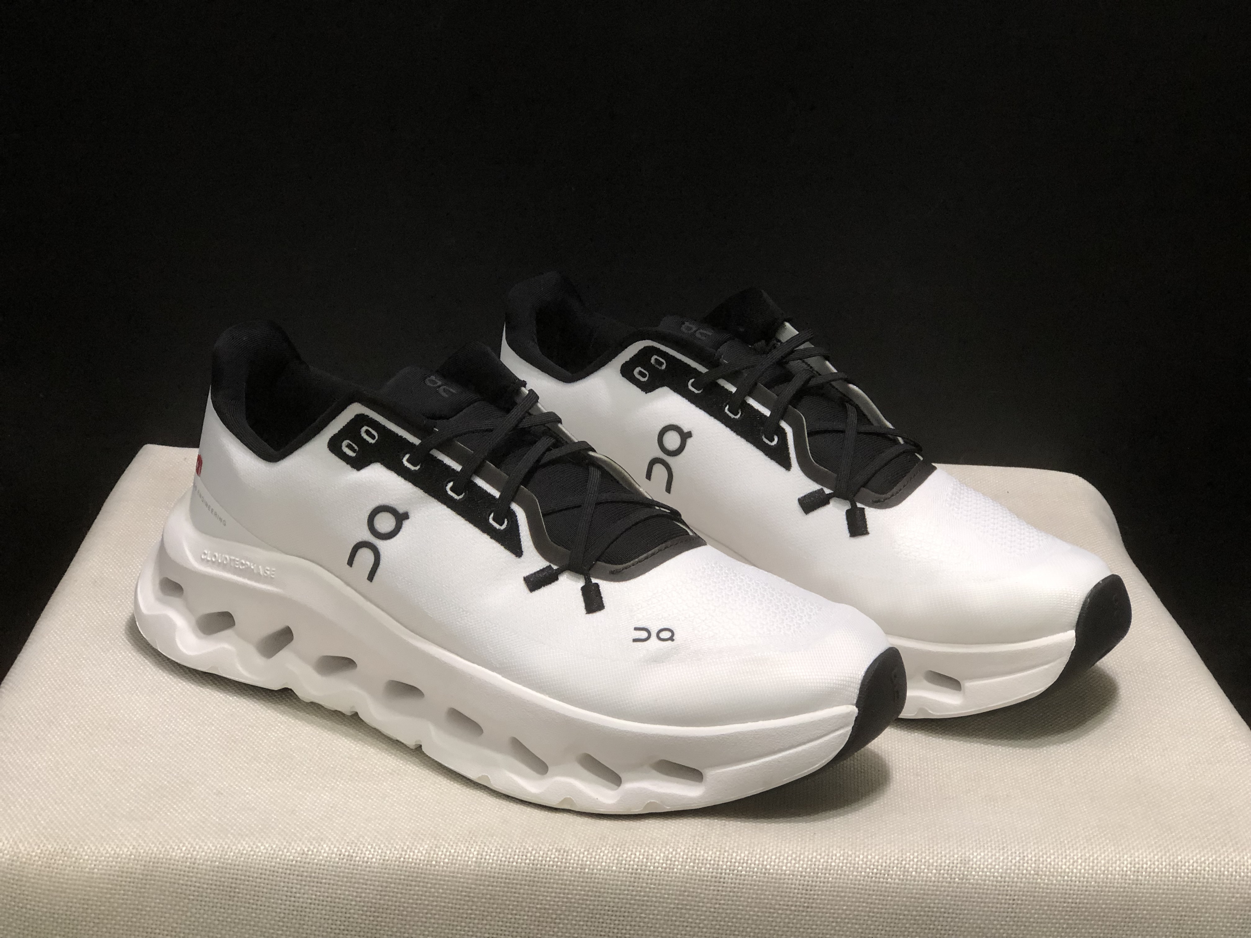On Running Cloudtilt Durable Casual Life Shoes White/Black