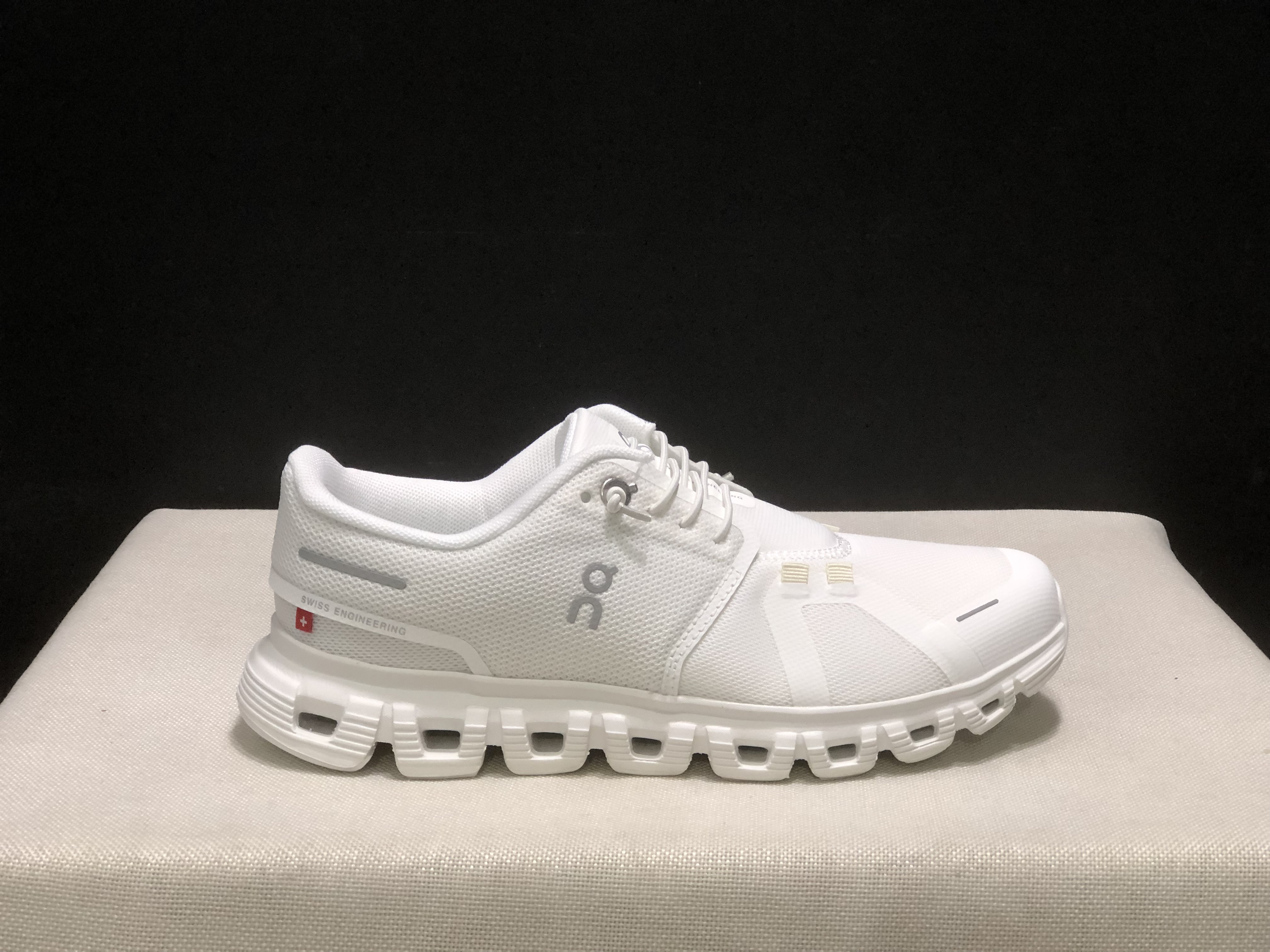 On Running Cloud 6 Casual Life Shoes White