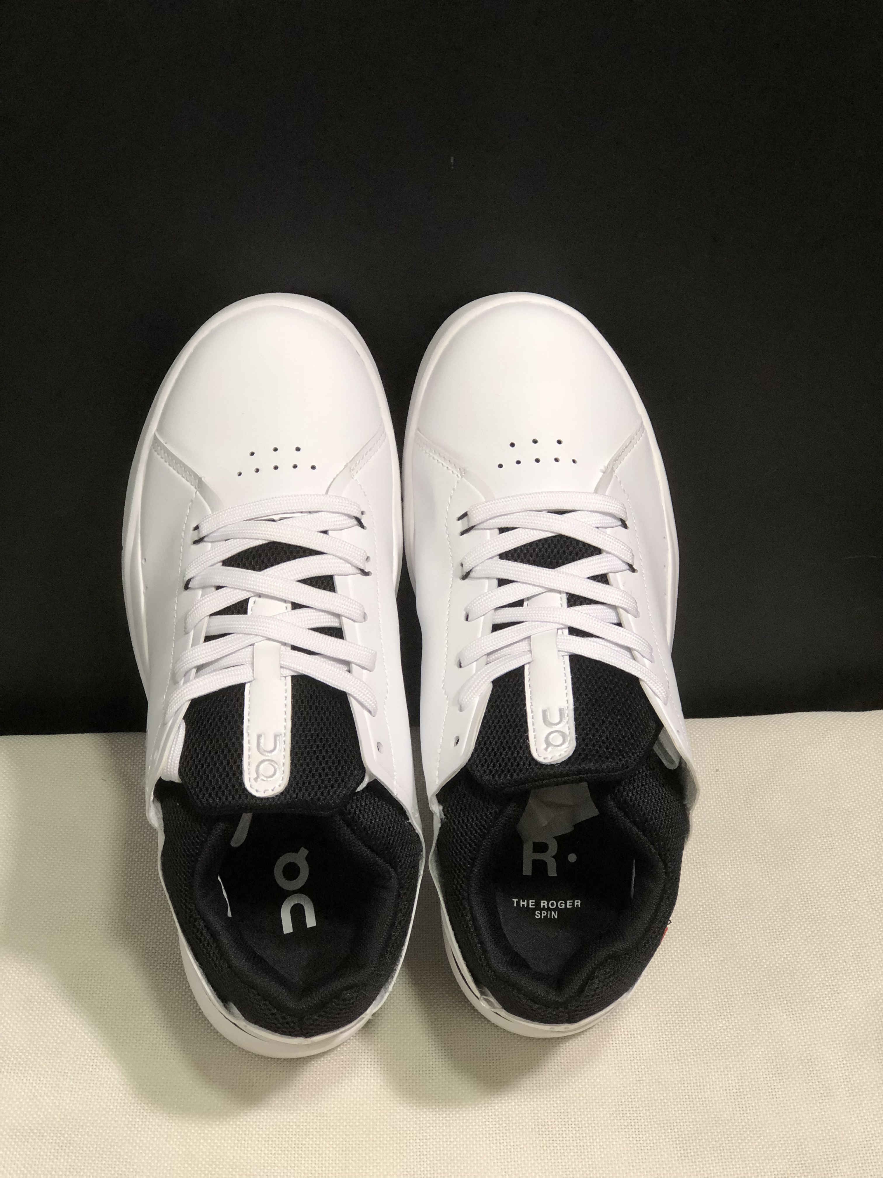 On Running The Roger Spin Board Shoes White/Black