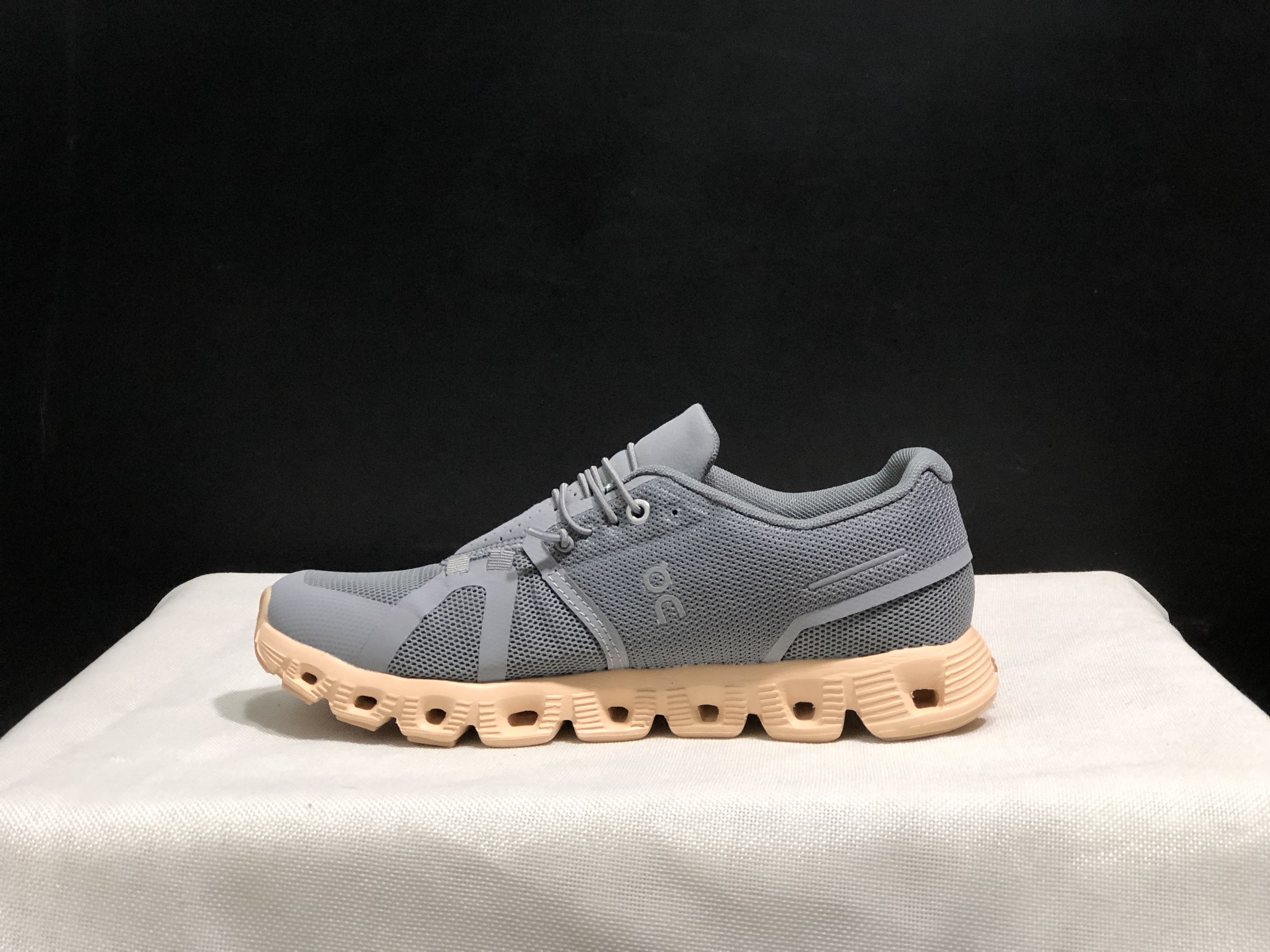 On Running Cloud 5 Lightweight Running Shoes Grey/Flesh Pink