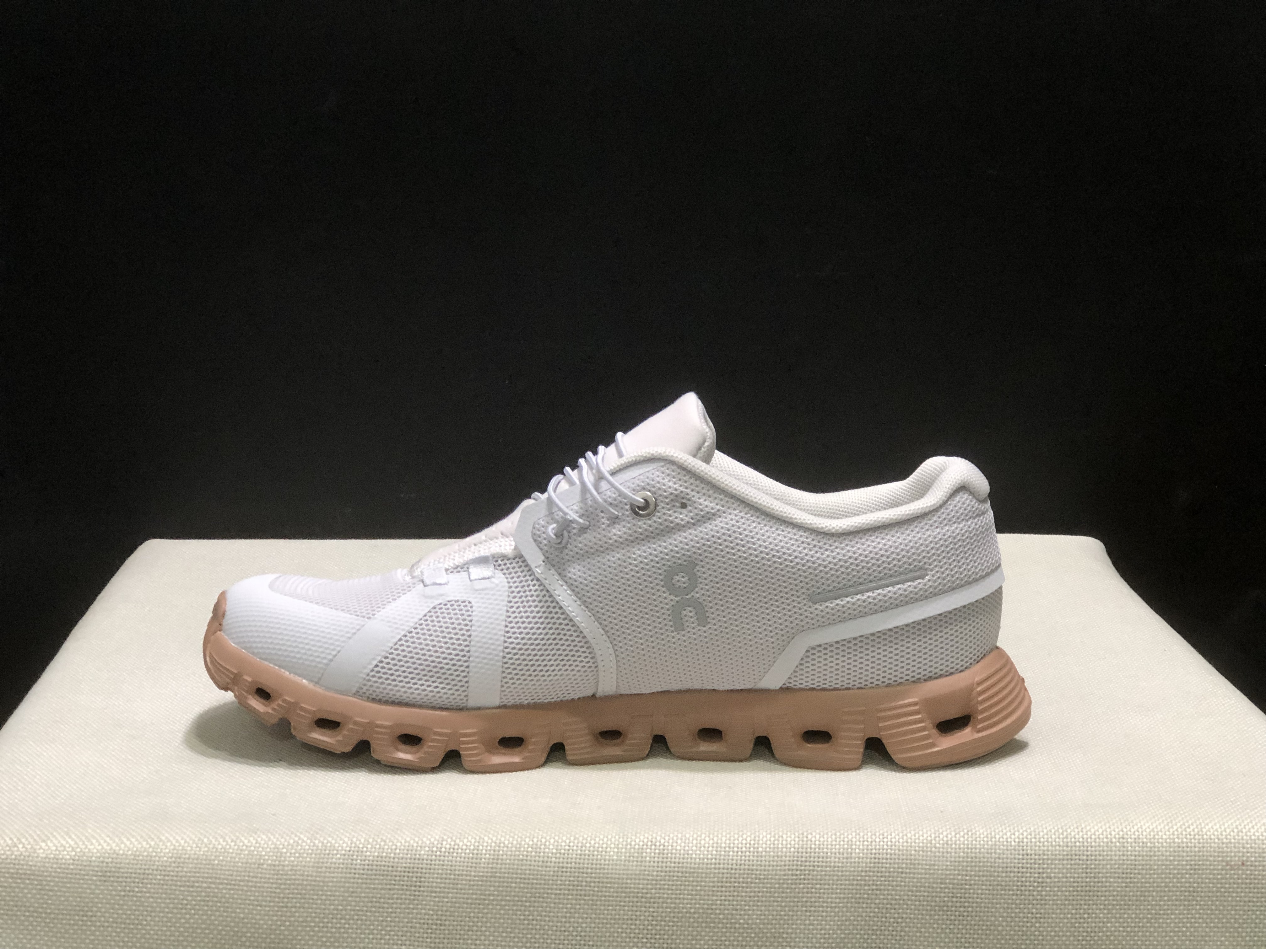 On Running Cloud 5 Lightweight Running Shoes Mist White/Brown