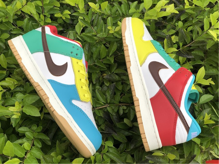 Nike Air Dunk Low SE Free 99 White Green Red Multicolour Sneakers