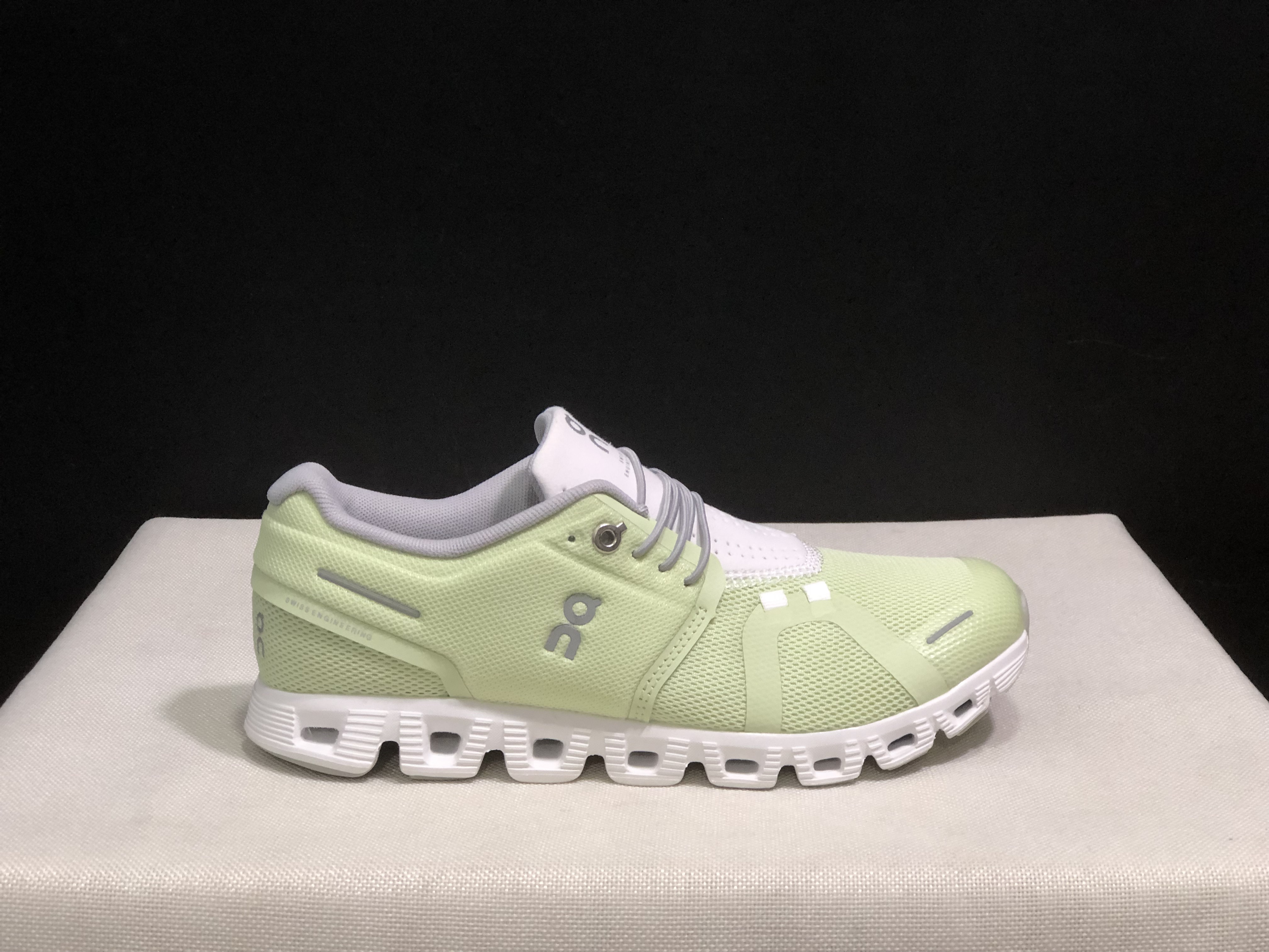 On Running Cloud 5 Lightweight Running Shoes Light Green