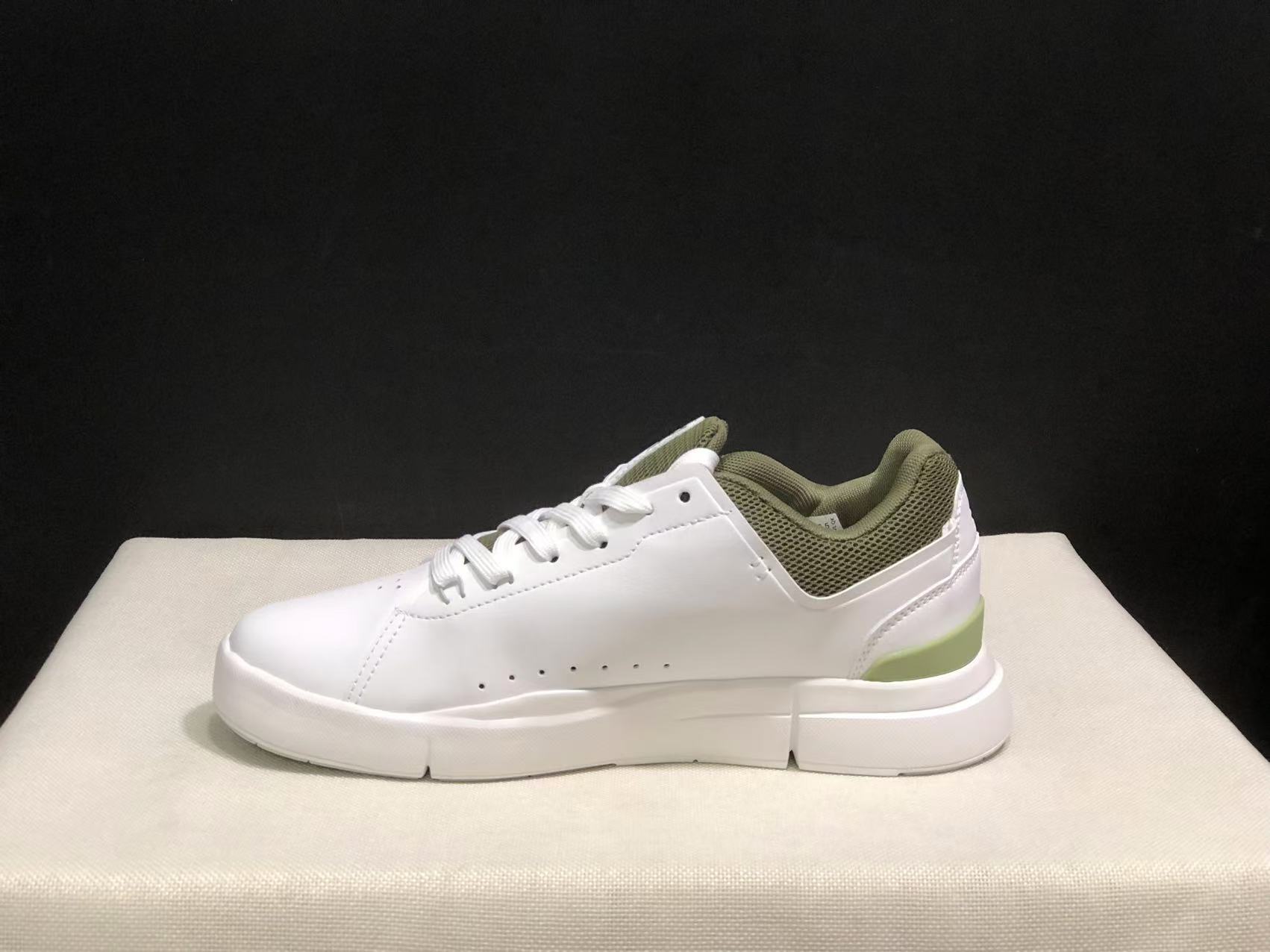 On Running The Roger Spin Breathable Mesh Sneakers White/Army Green