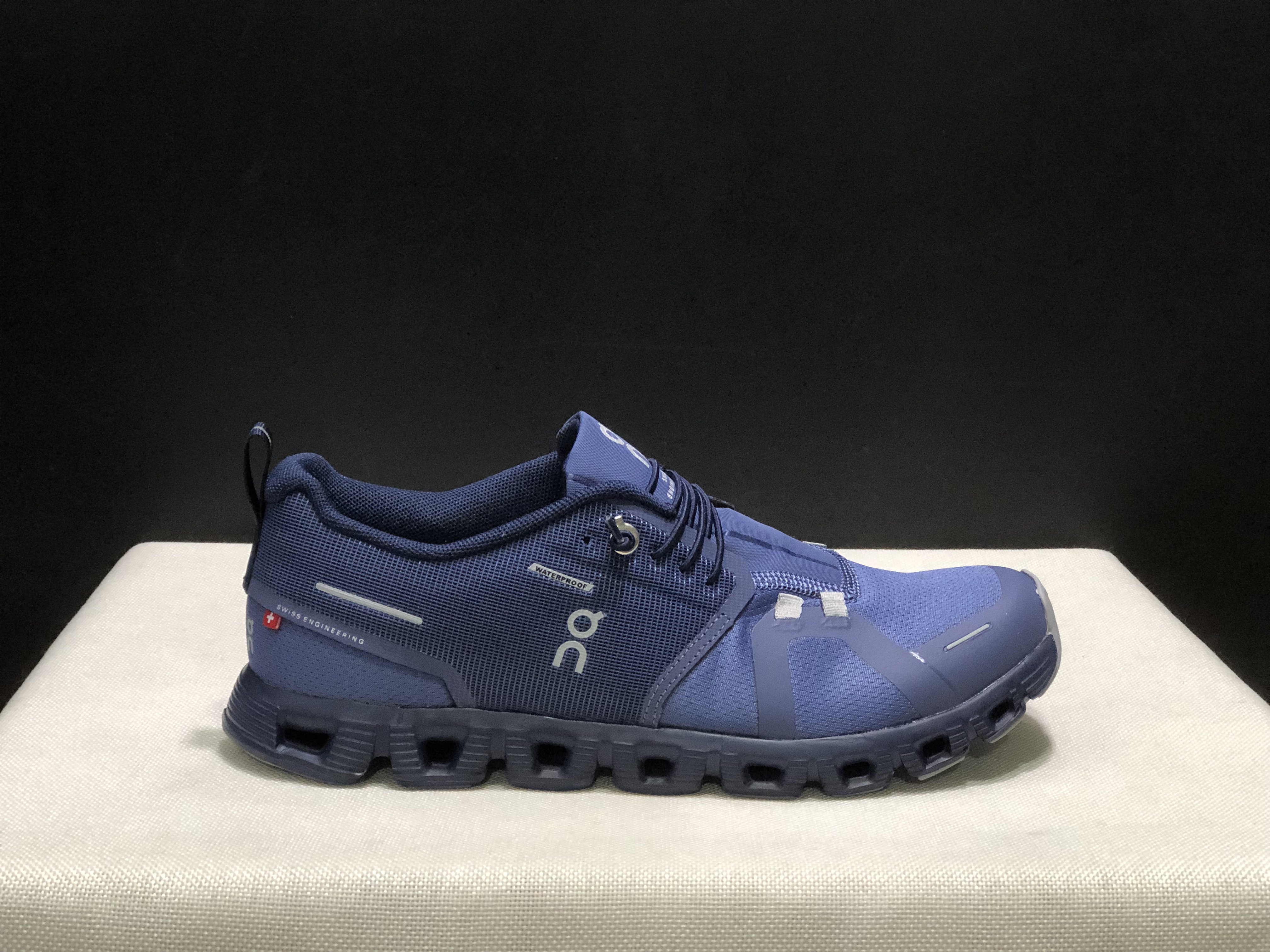 On Running Cloud 5 Navy Lightweight Running Shoes