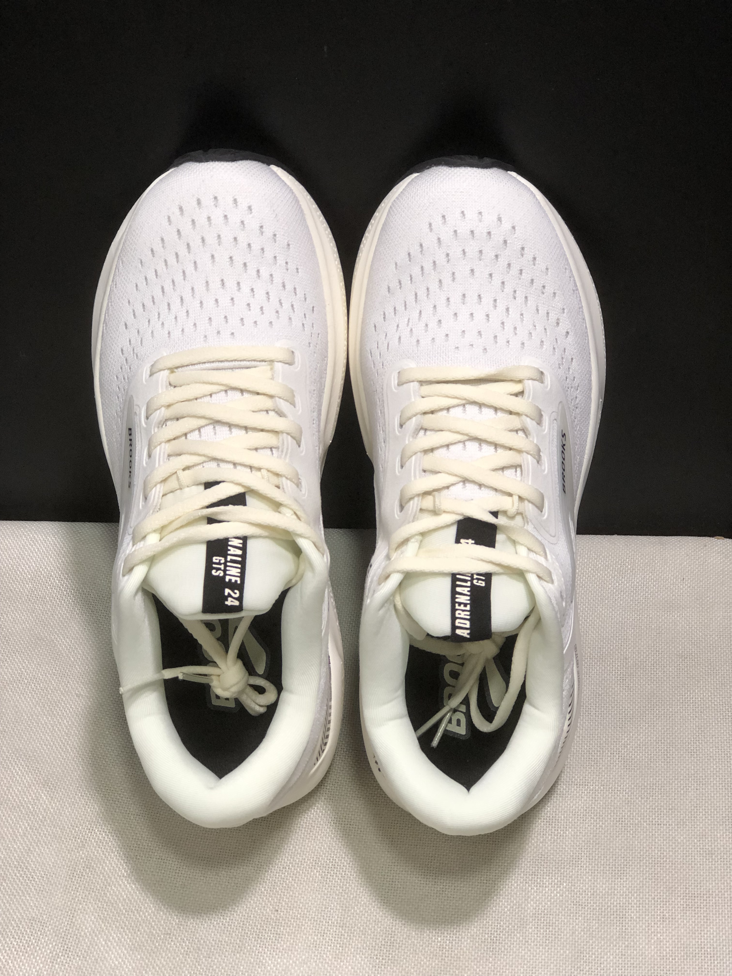 Brooks Adrenaline GTS 24 Casual Running Shoes Coconut/Black/White Sand