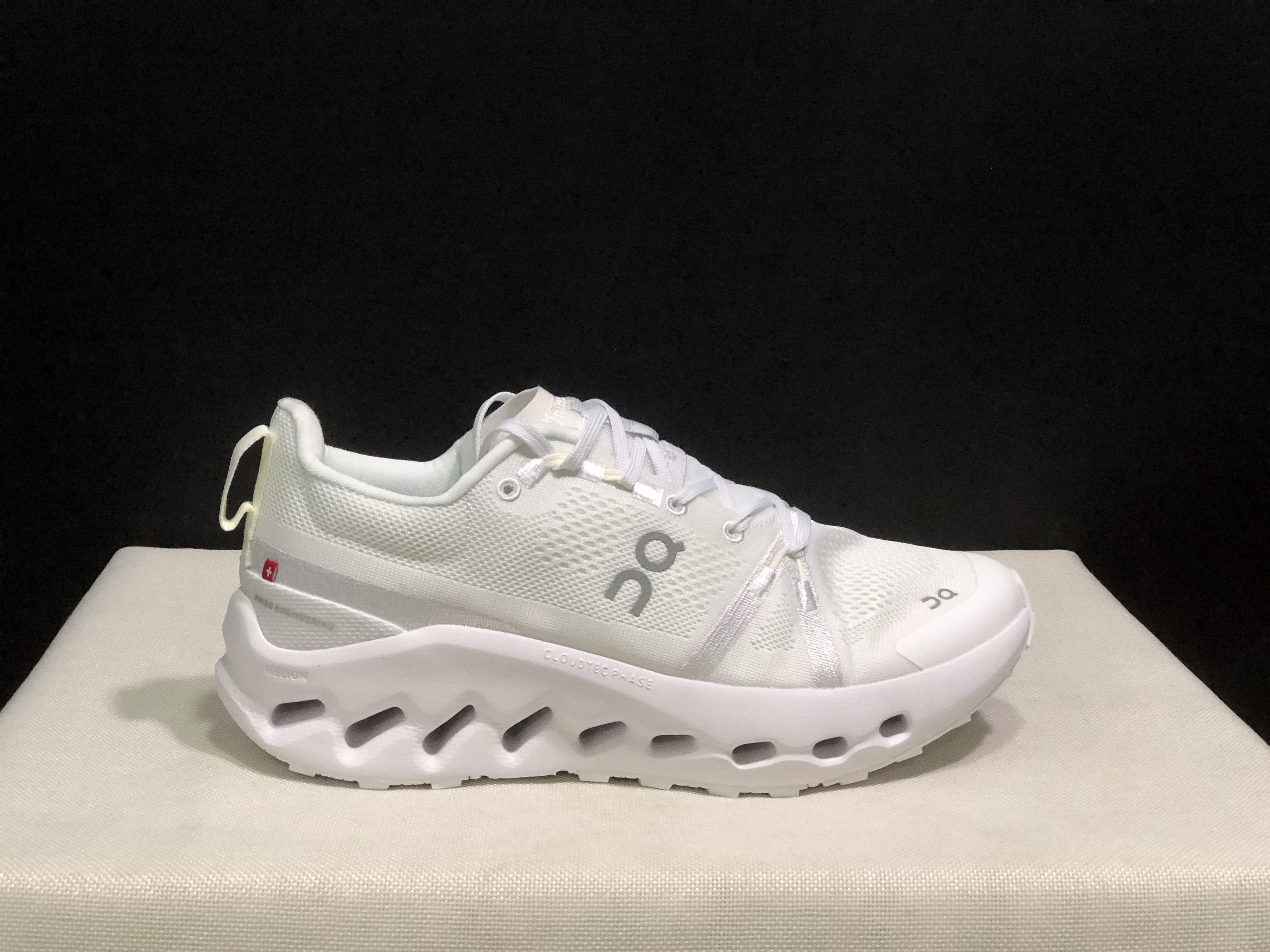 On Running Cloudsurfer Trail Waterproof Comfortable And Breathable Running Shoes White