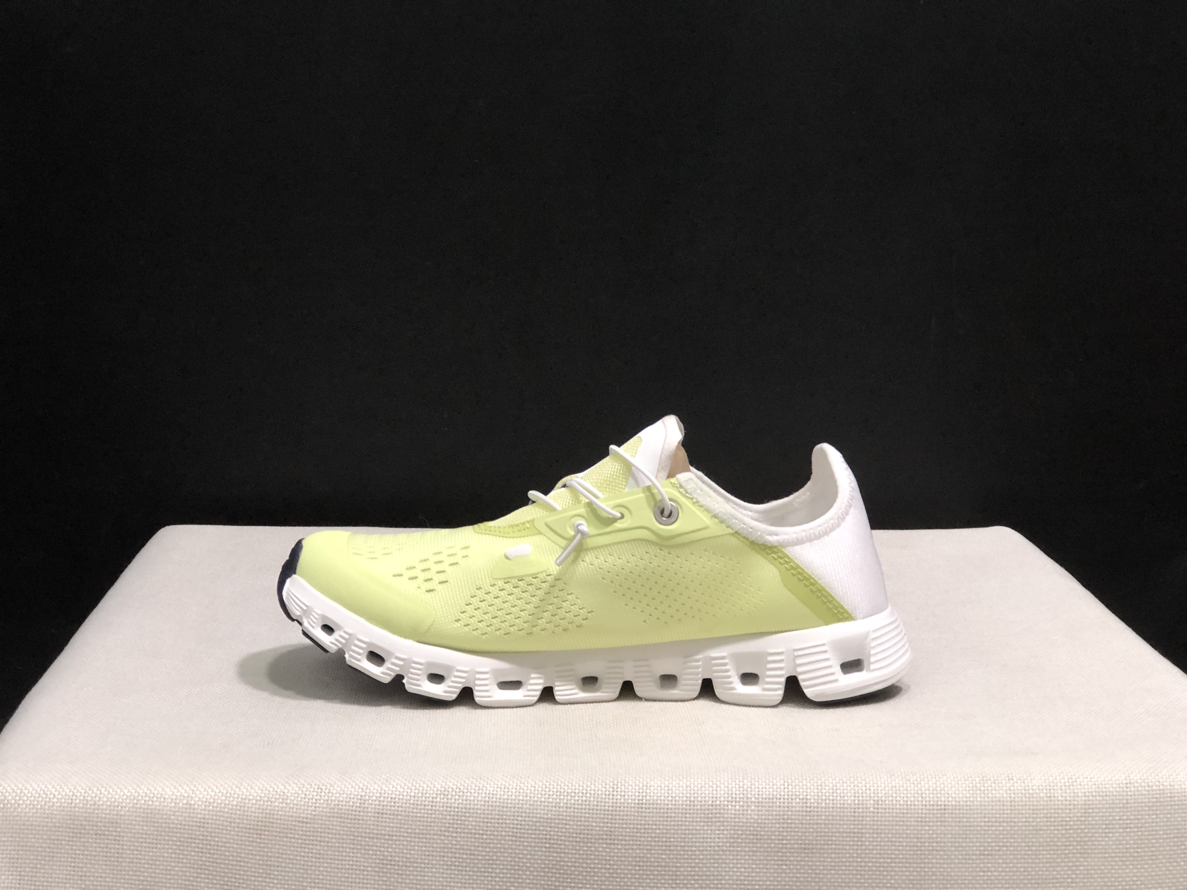 On Running Cloud 5 Coast Convenient And Breathable Running Shoes Light Yellow/White