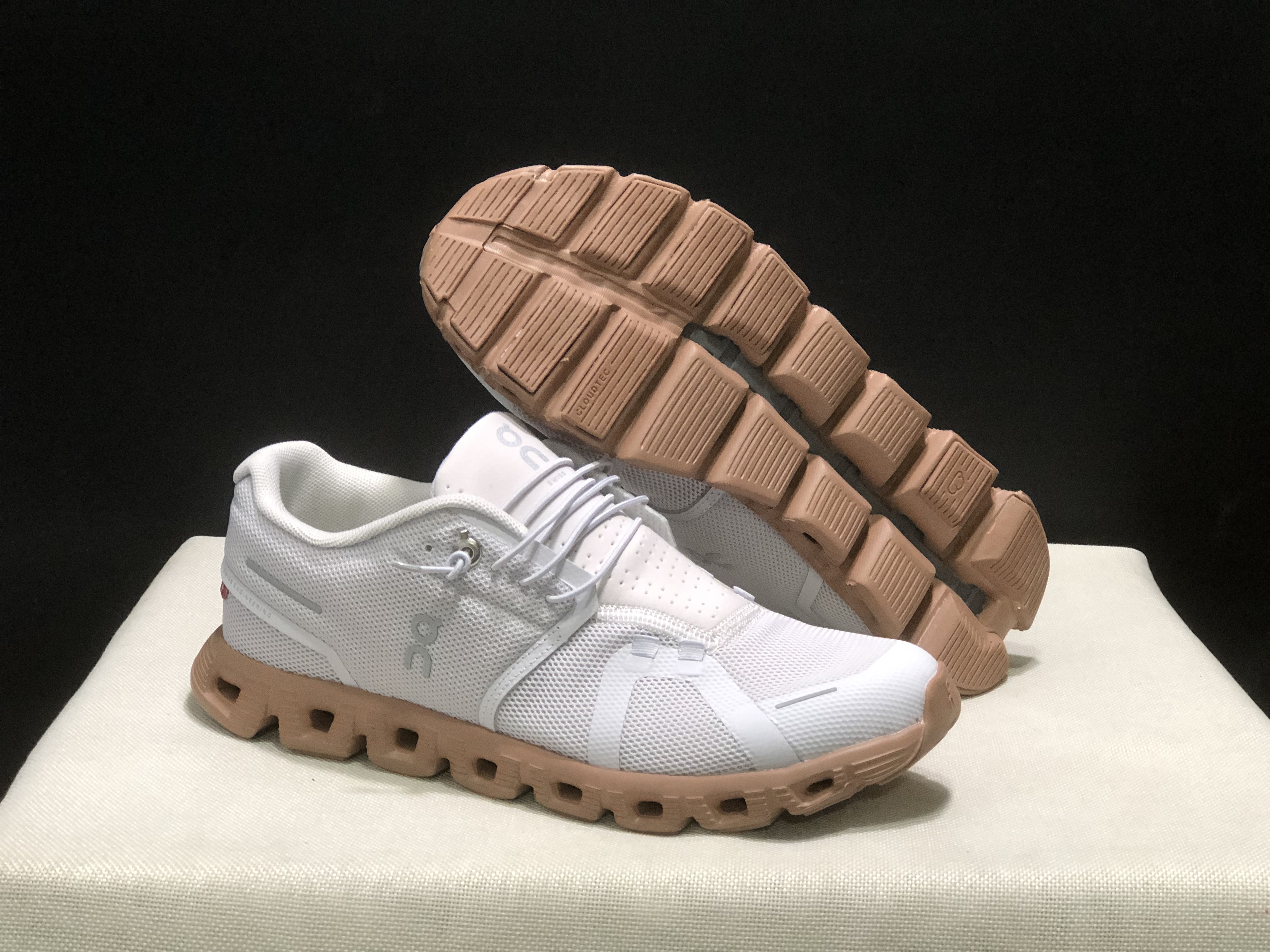 On Running Cloud 5 Lightweight Running Shoes Mist White/Brown