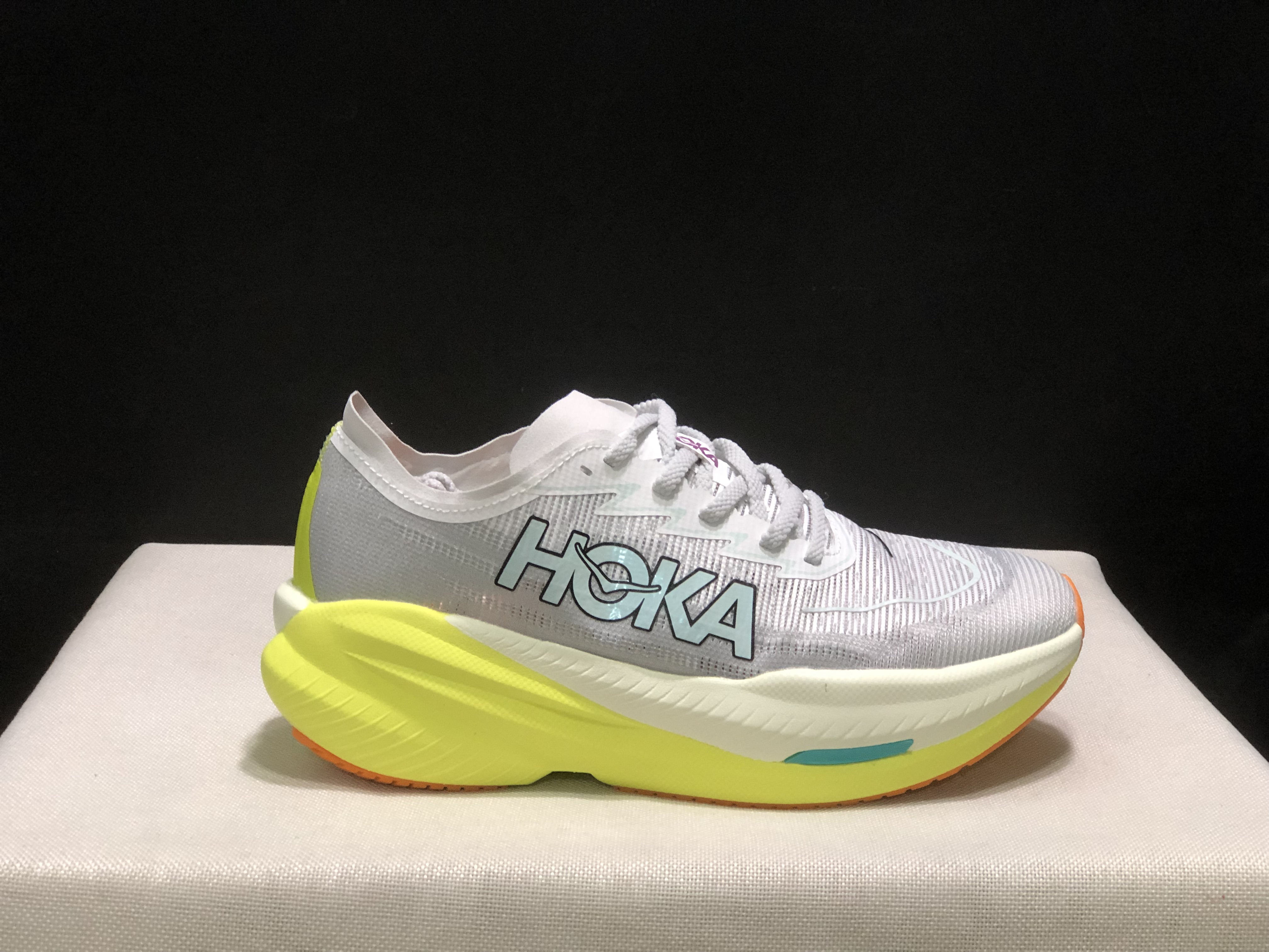 Hoka One One Mach X 2 Low-top Running Shoes Sneakers White/Gold