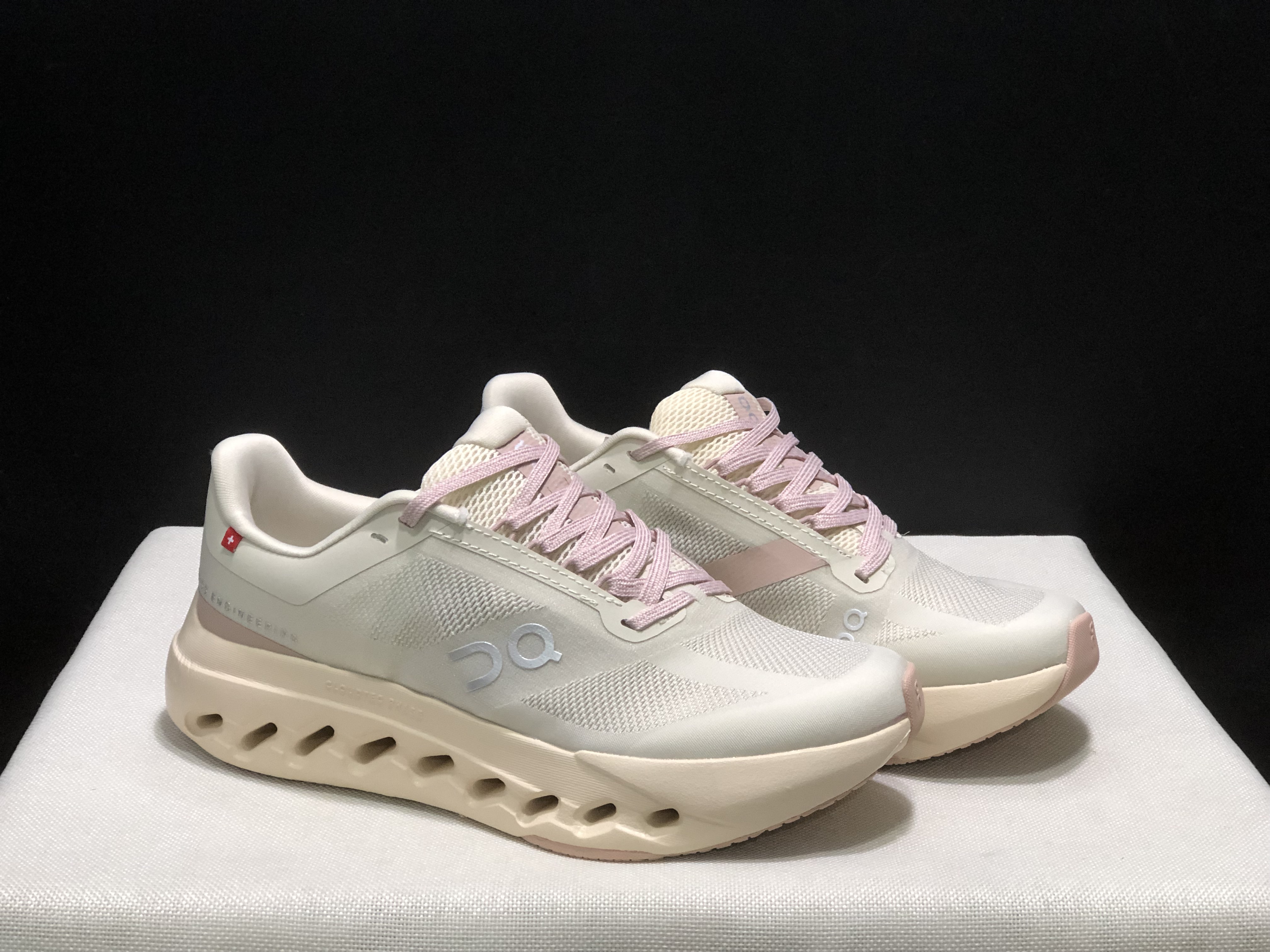 On Running Cloudsurfer Next Casual Running Shoes Moonlight/Powder