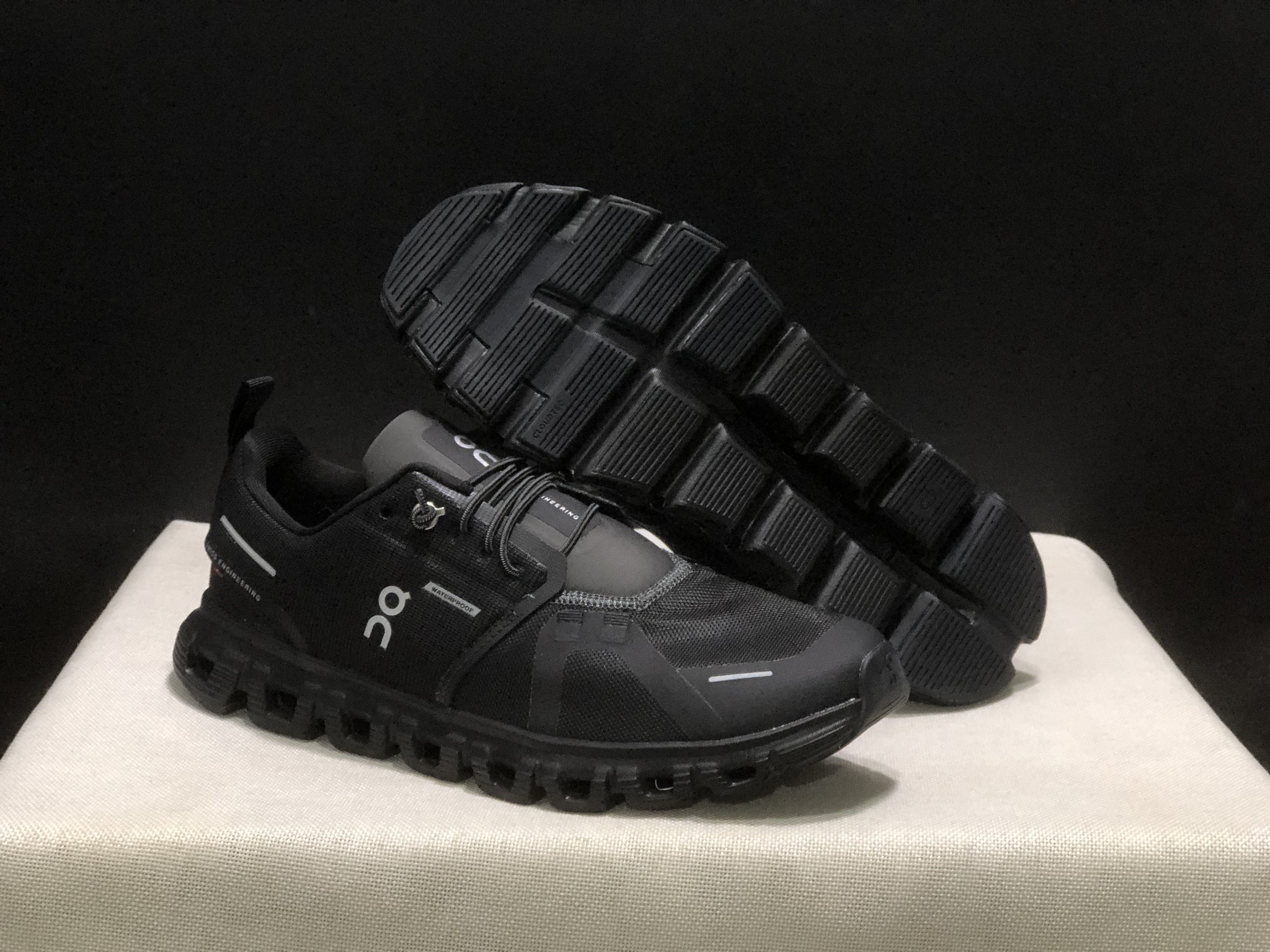 On Running Cloud 6 Casual Life Black Shoes