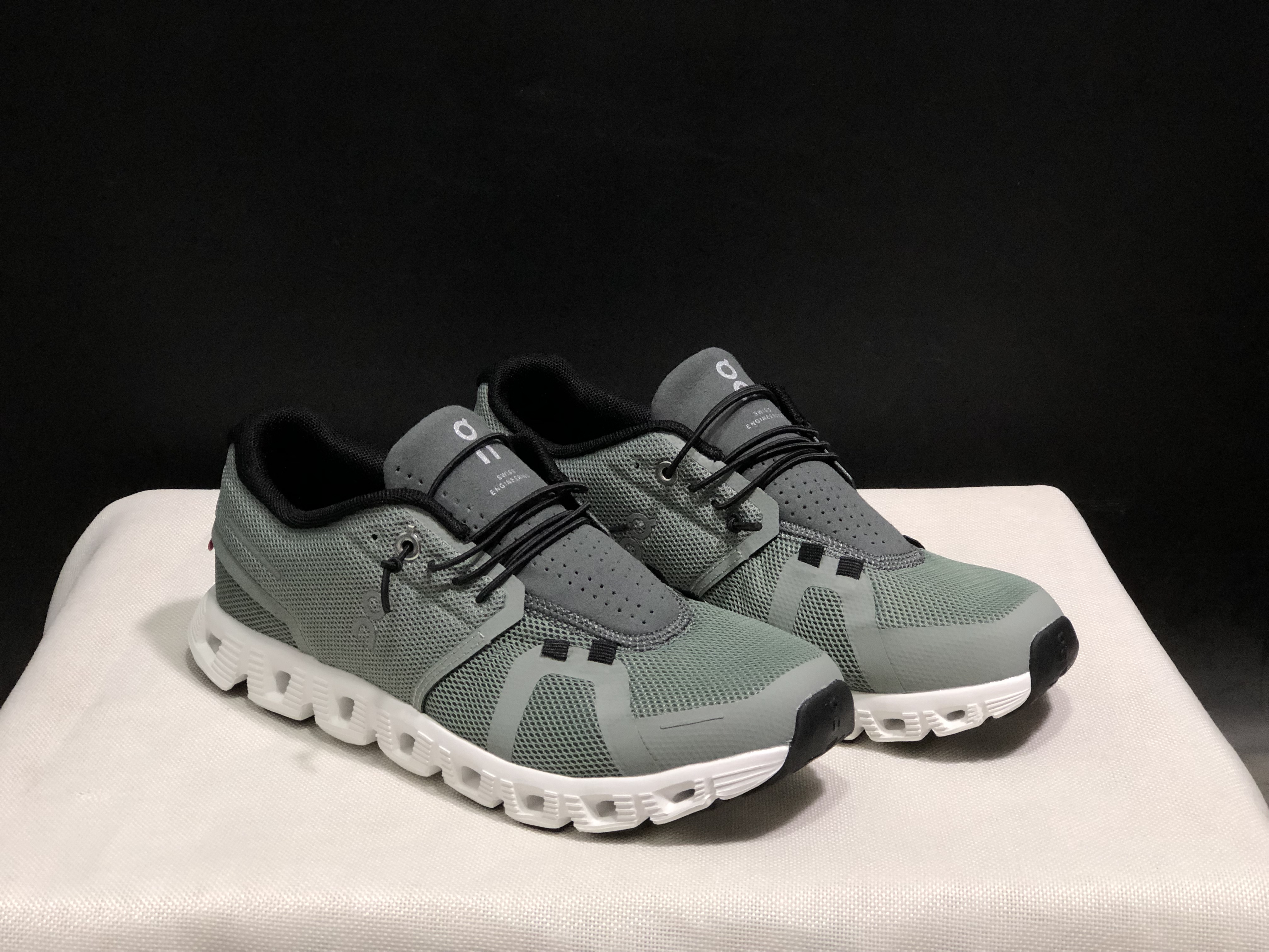 On Running Cloud 5 Lightweight Running Shoes Glacial Ash