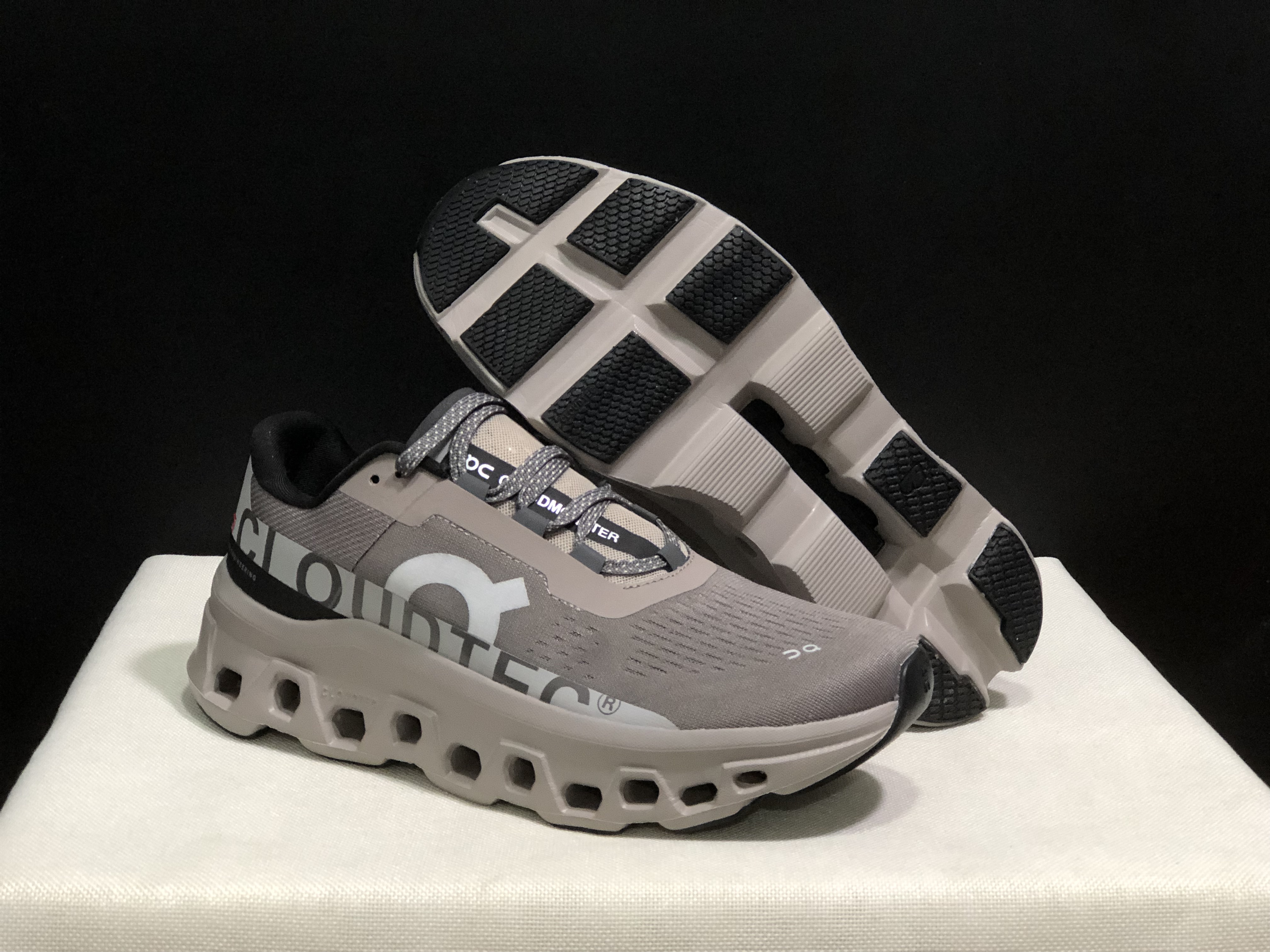 On Running Cloudmonster Anti-Slip Running Shoes Cinder/Fog