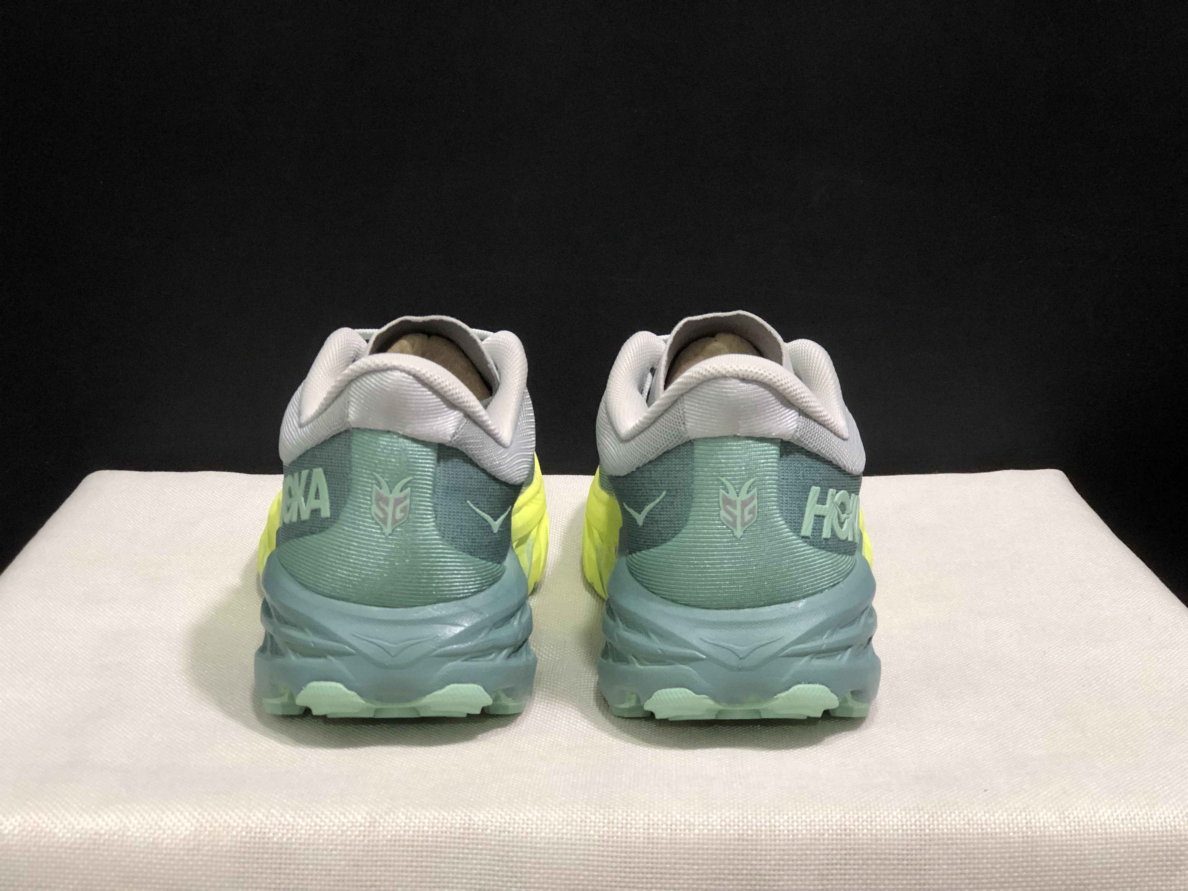 Hoka One One Speedgoat 5 Trail Running Shoes Sneakers Silver